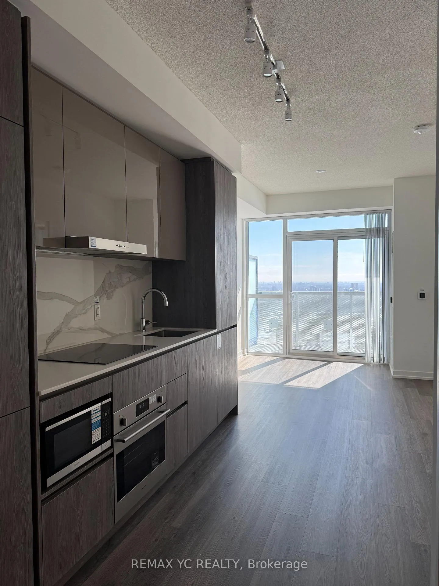 Photo 5 of Unit 4311, 8 Interchange Way, Vaughan, Vaughan Corporate Centre — HOMEH
