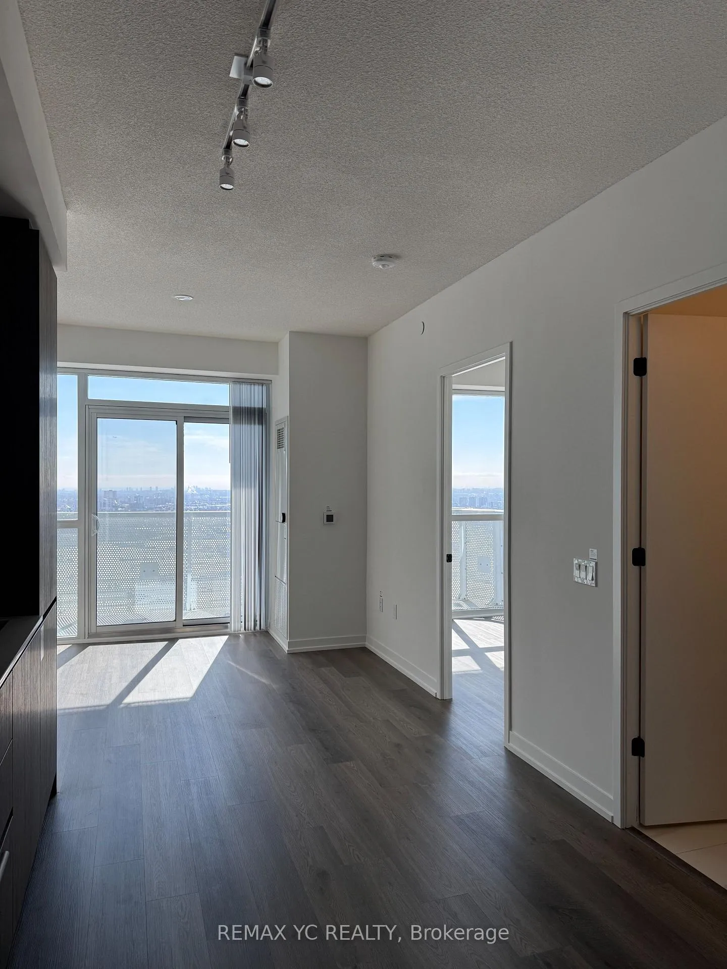 Photo 6 of Unit 4311, 8 Interchange Way, Vaughan, Vaughan Corporate Centre — HOMEH
