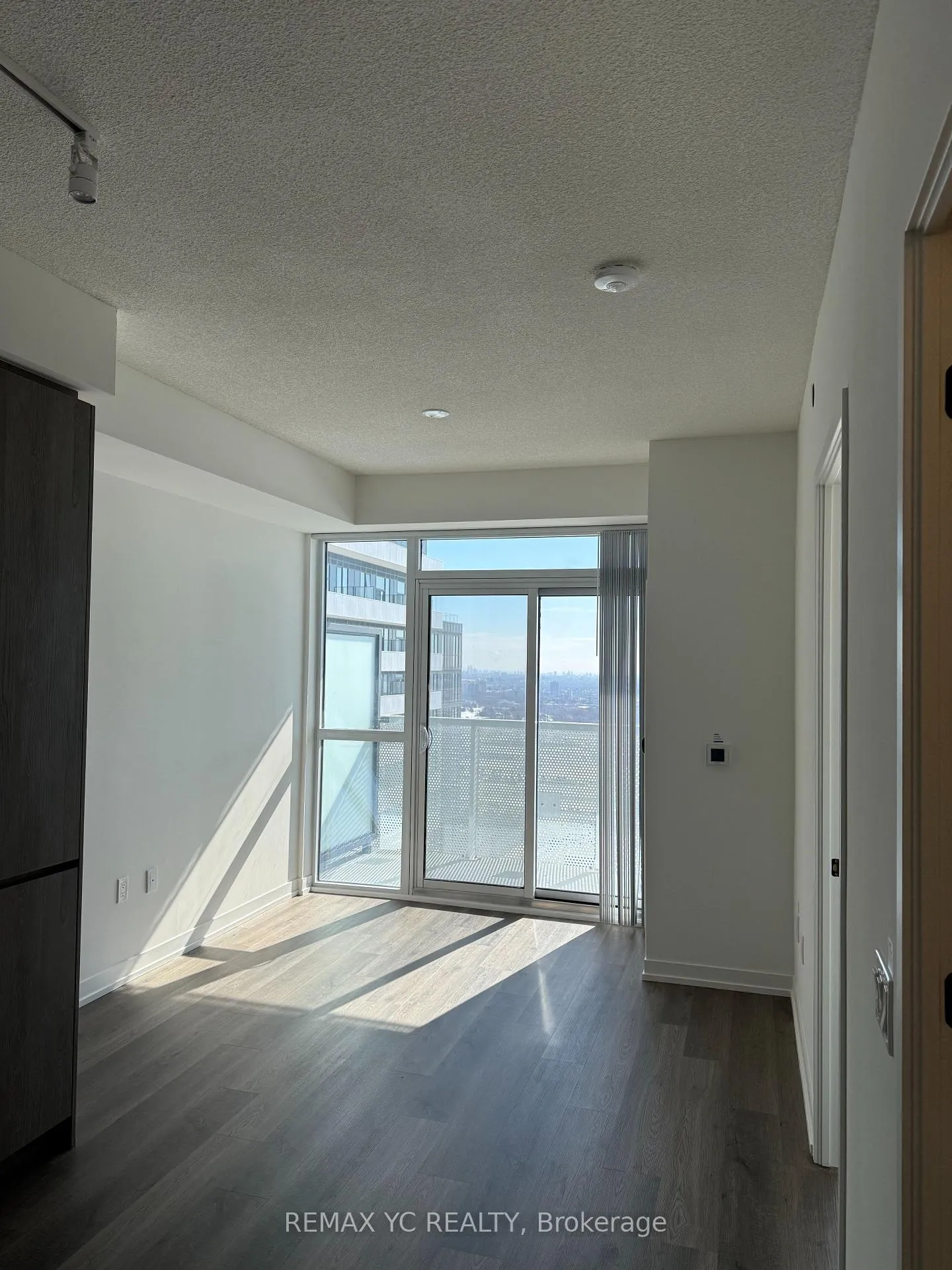 Photo 7 of Unit 4311, 8 Interchange Way, Vaughan, Vaughan Corporate Centre — HOMEH