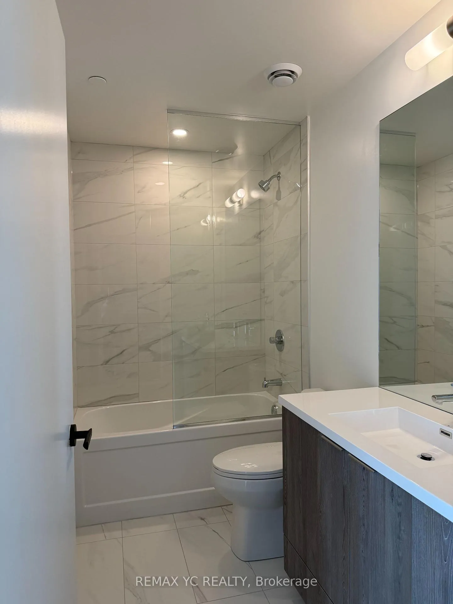 Photo 12 of Unit 4311, 8 Interchange Way, Vaughan, Vaughan Corporate Centre — HOMEH