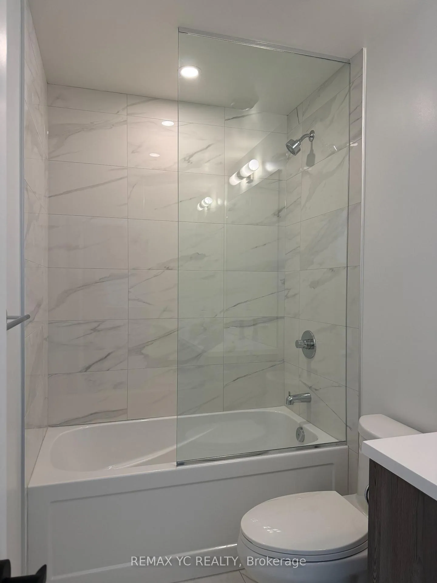 Photo 13 of Unit 4311, 8 Interchange Way, Vaughan, Vaughan Corporate Centre — HOMEH