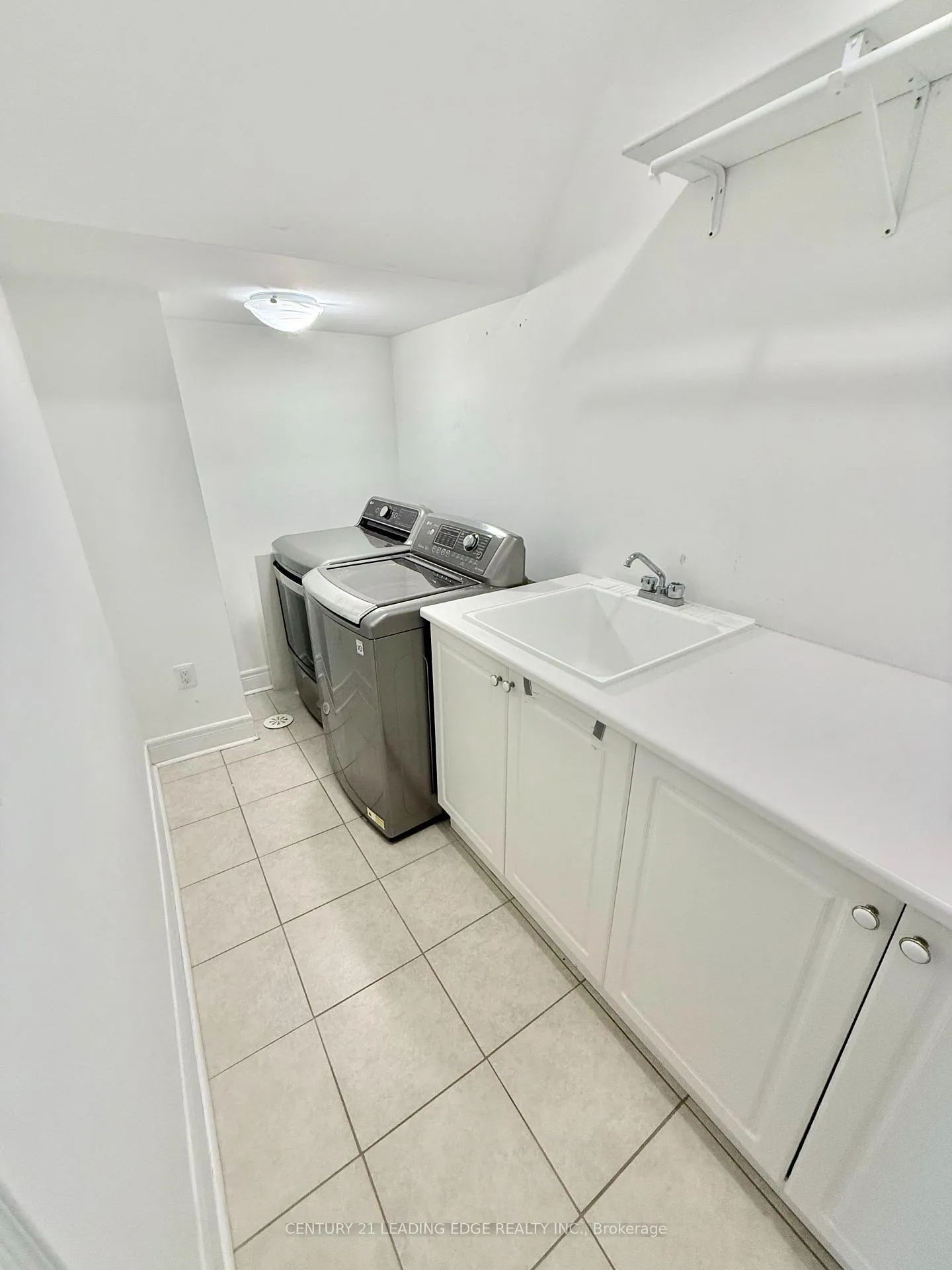 Photo 23 of 87 Rouge Valley Drive W, Markham, Unionville — HOMEH