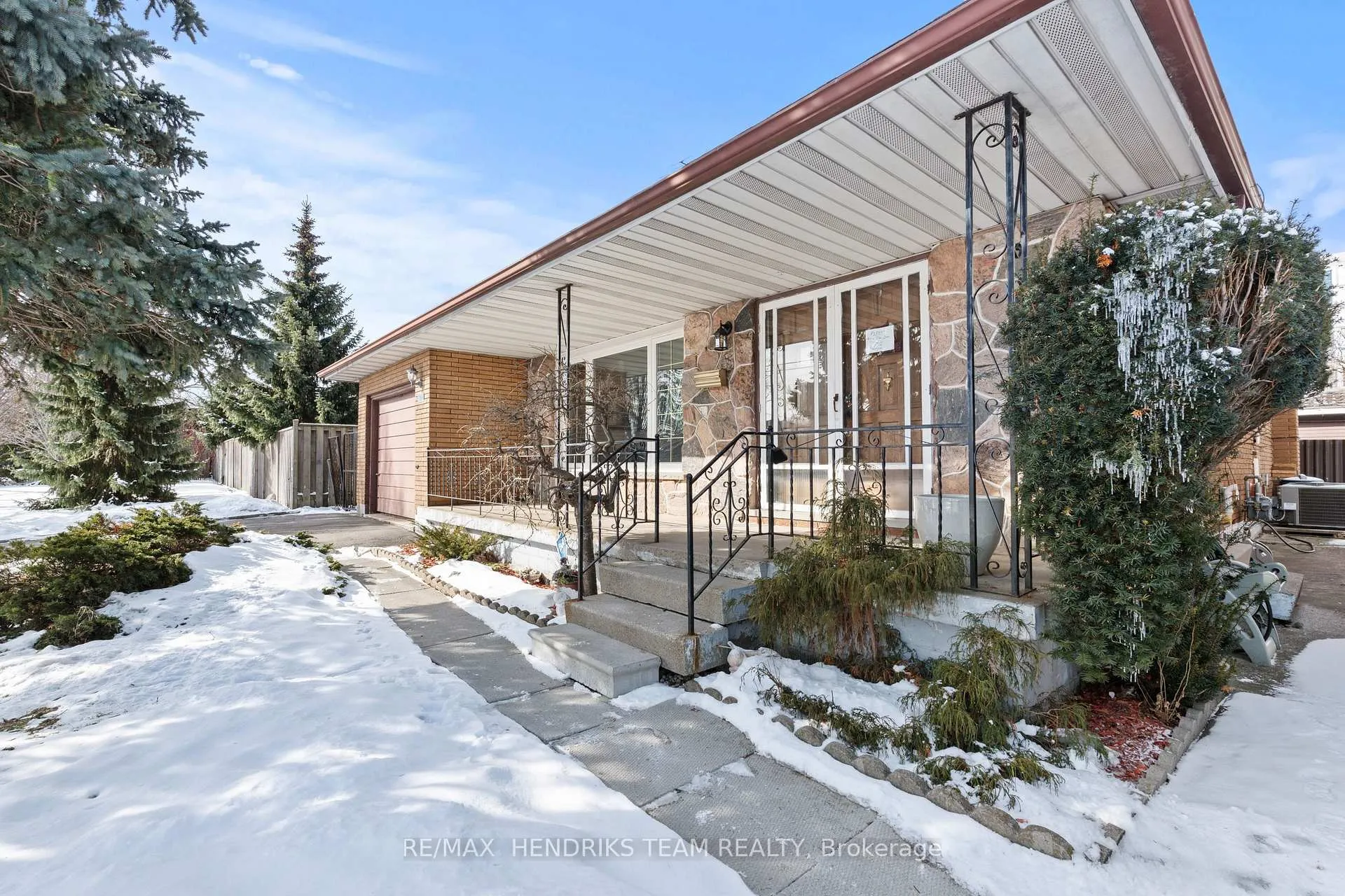 Photo 2 of 94 Victor Boulevard, Hamilton, Greeningdon — HOMEH