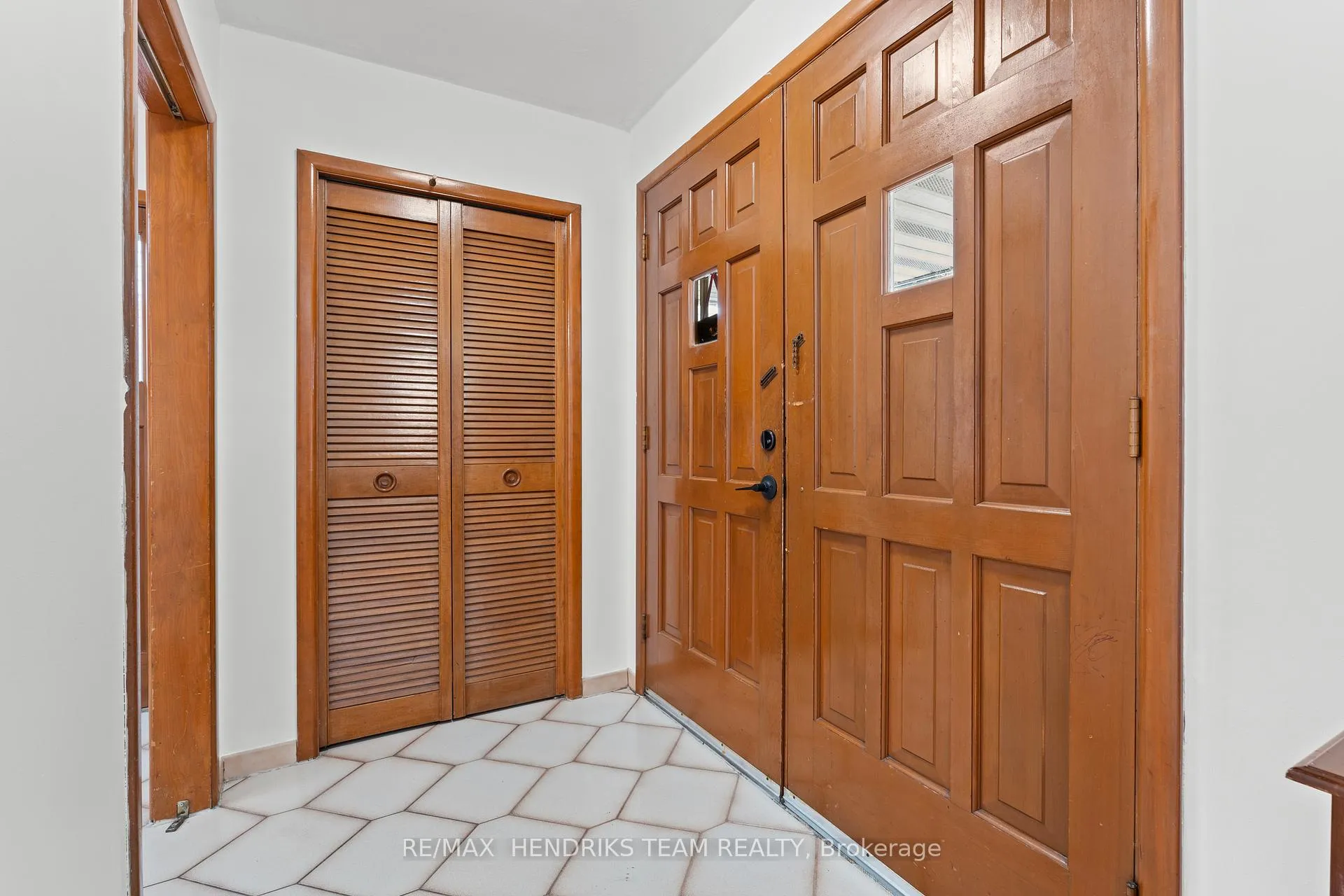 Photo 4 of 94 Victor Boulevard, Hamilton, Greeningdon — HOMEH