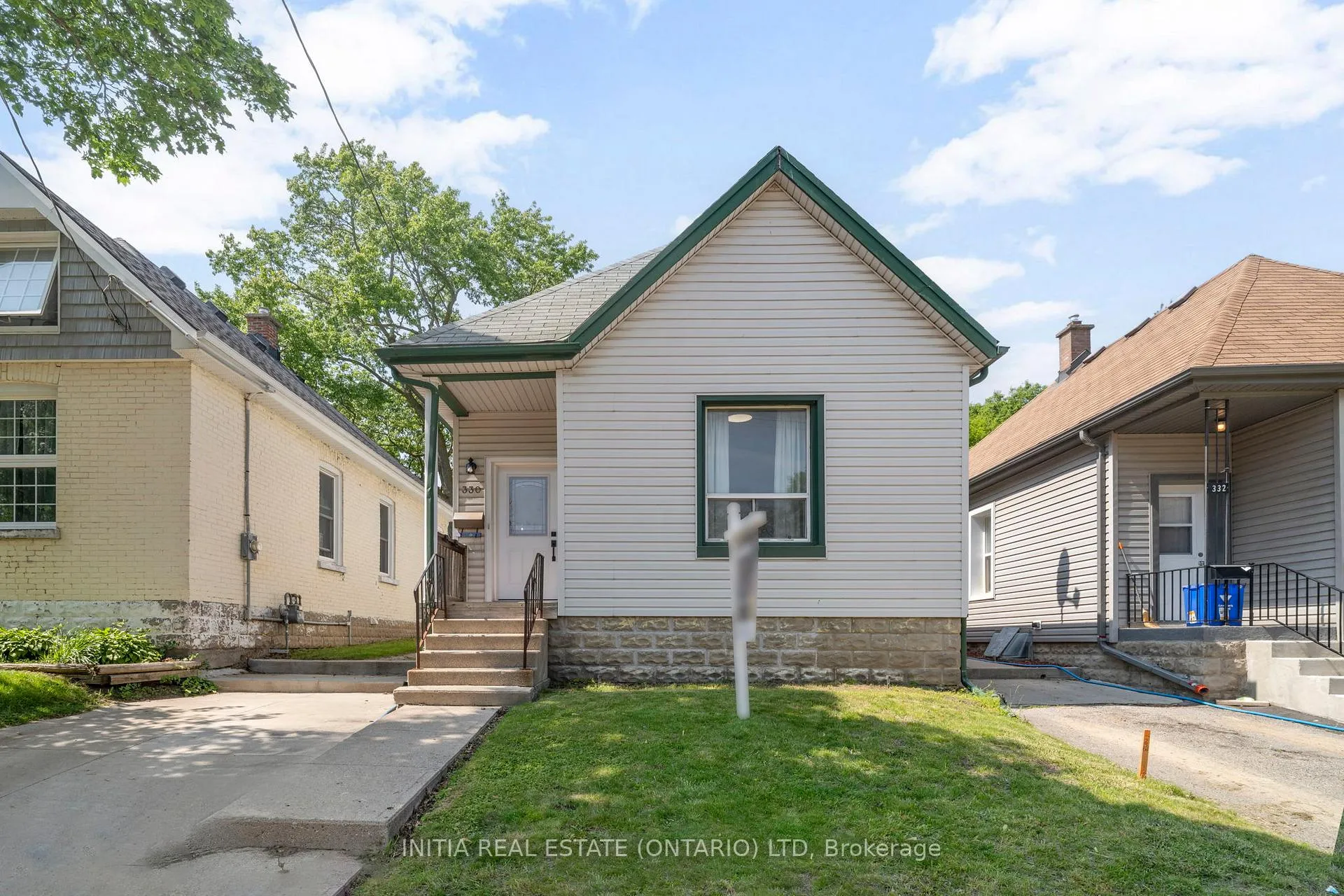 Front of 330 Salisbury Street W