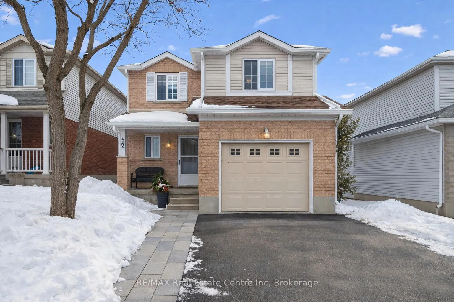 Photo 2 of 42 Tara Crescent, Kitchener — HOMEH