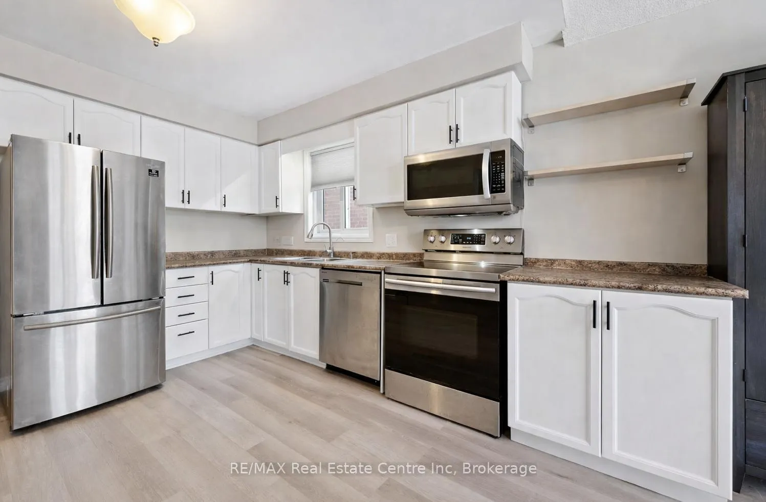 Photo 5 of 42 Tara Crescent, Kitchener — HOMEH
