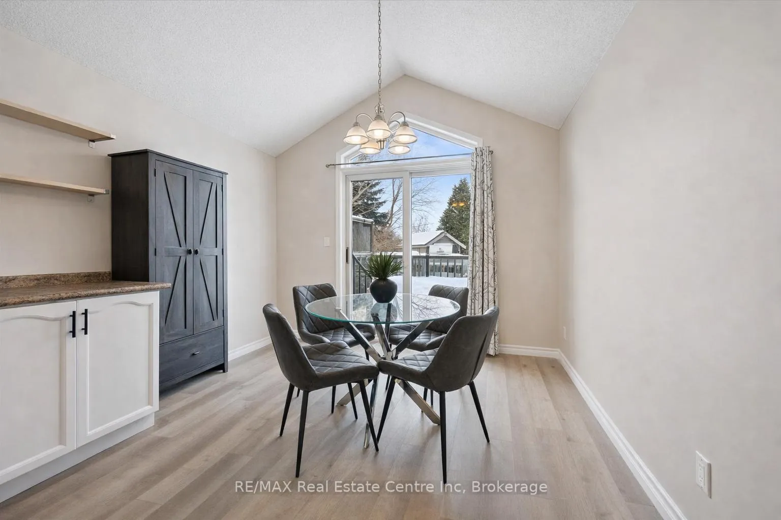 Photo 6 of 42 Tara Crescent, Kitchener — HOMEH