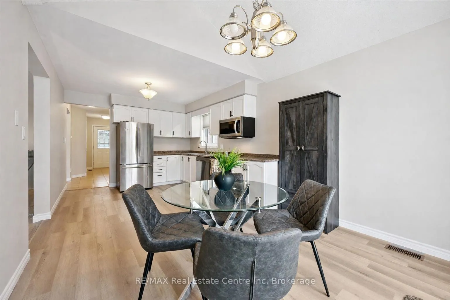 Photo 7 of 42 Tara Crescent, Kitchener — HOMEH
