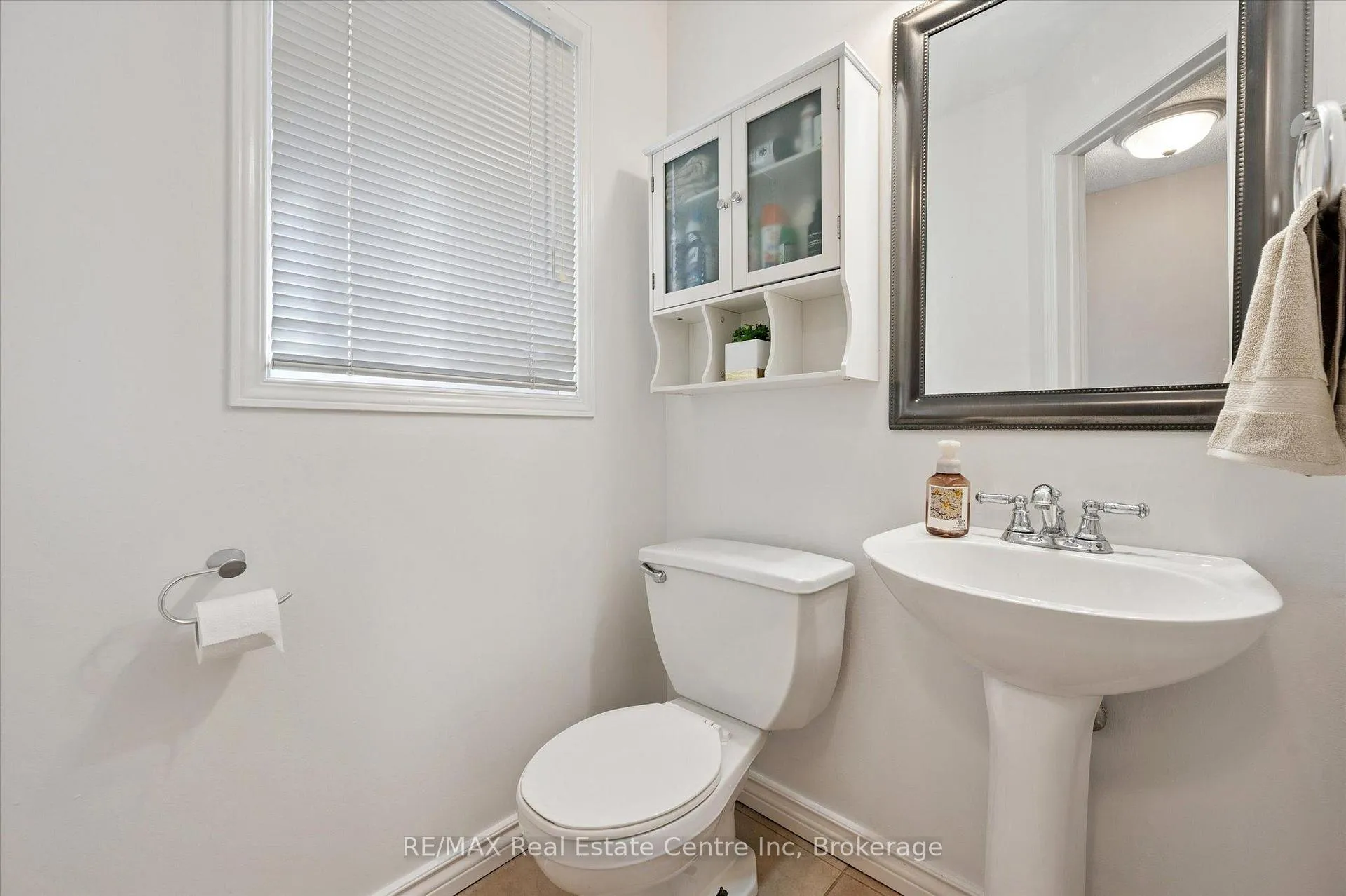 Photo 8 of 42 Tara Crescent, Kitchener — HOMEH