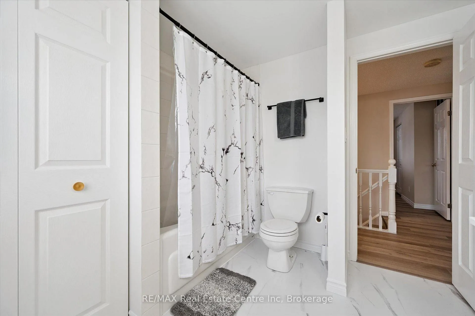 Photo 11 of 42 Tara Crescent, Kitchener — HOMEH
