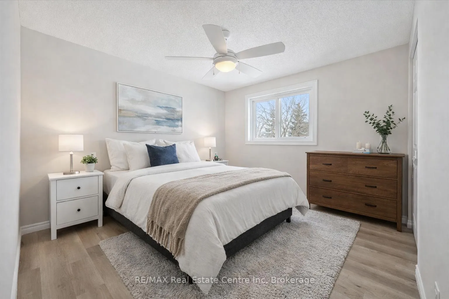 Photo 12 of 42 Tara Crescent, Kitchener — HOMEH