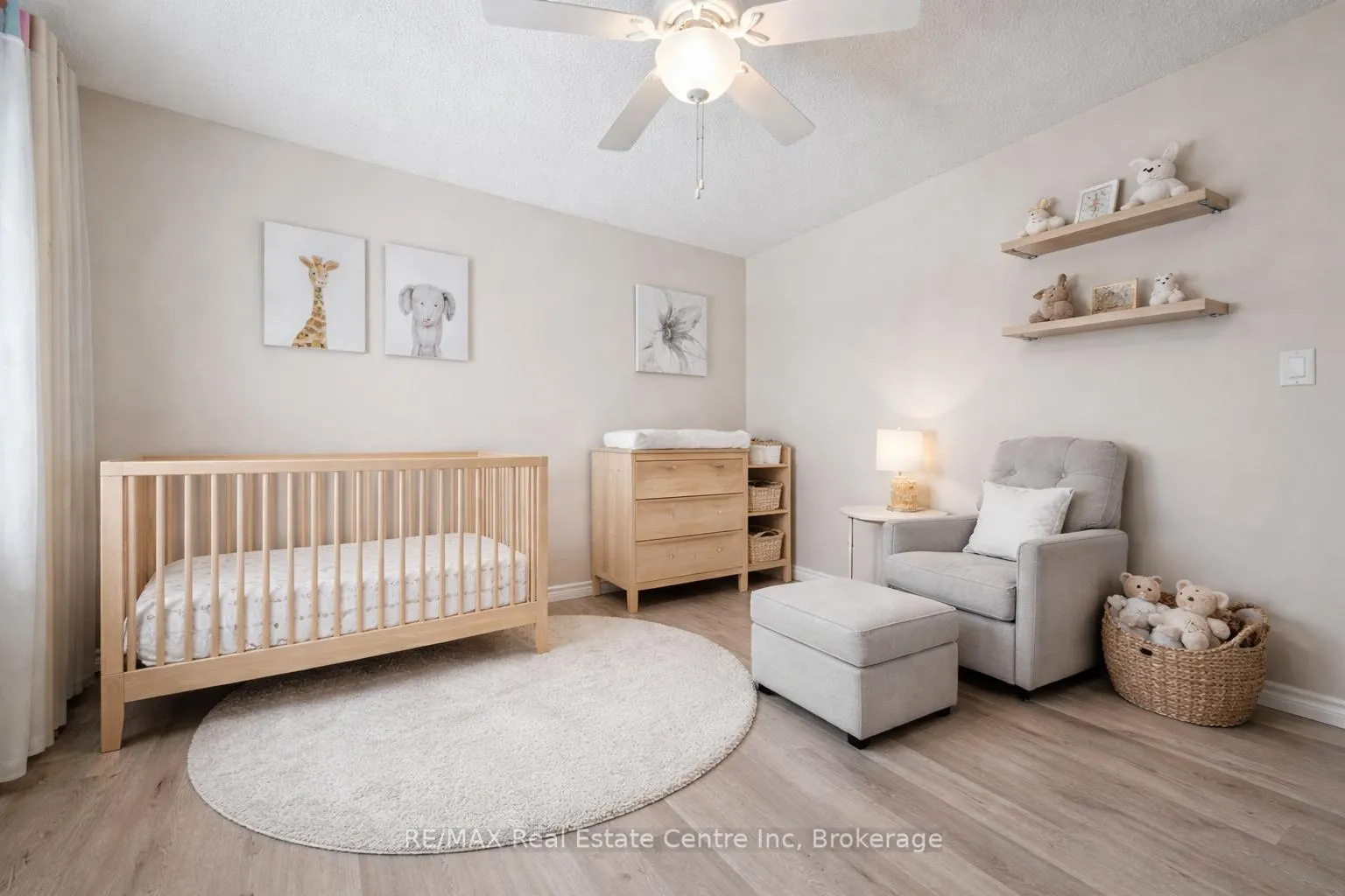 Photo 13 of 42 Tara Crescent, Kitchener — HOMEH