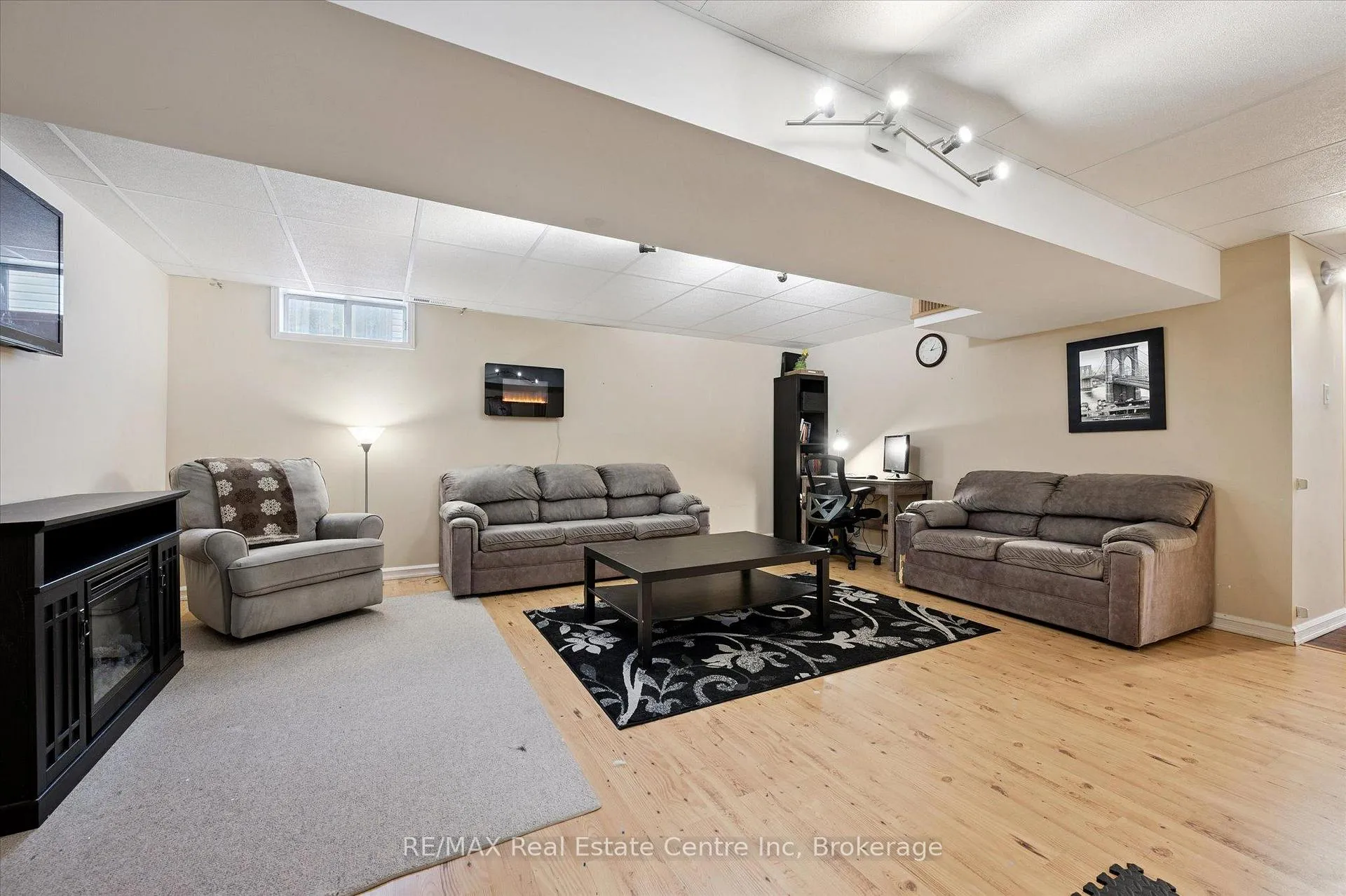 Photo 14 of 42 Tara Crescent, Kitchener — HOMEH