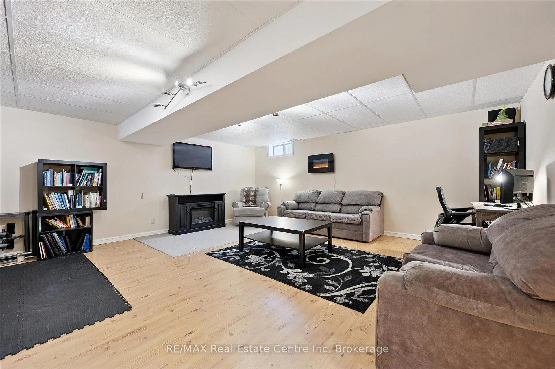 Photo 16 of 42 Tara Crescent, Kitchener — HOMEH