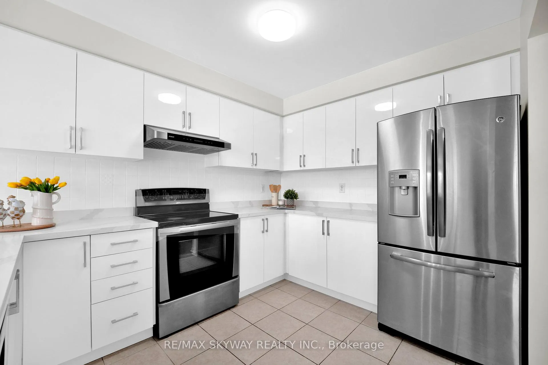 Photo 6 of 108 Bushmill Circle, Brampton, Fletcher's Meadow — HOMEH