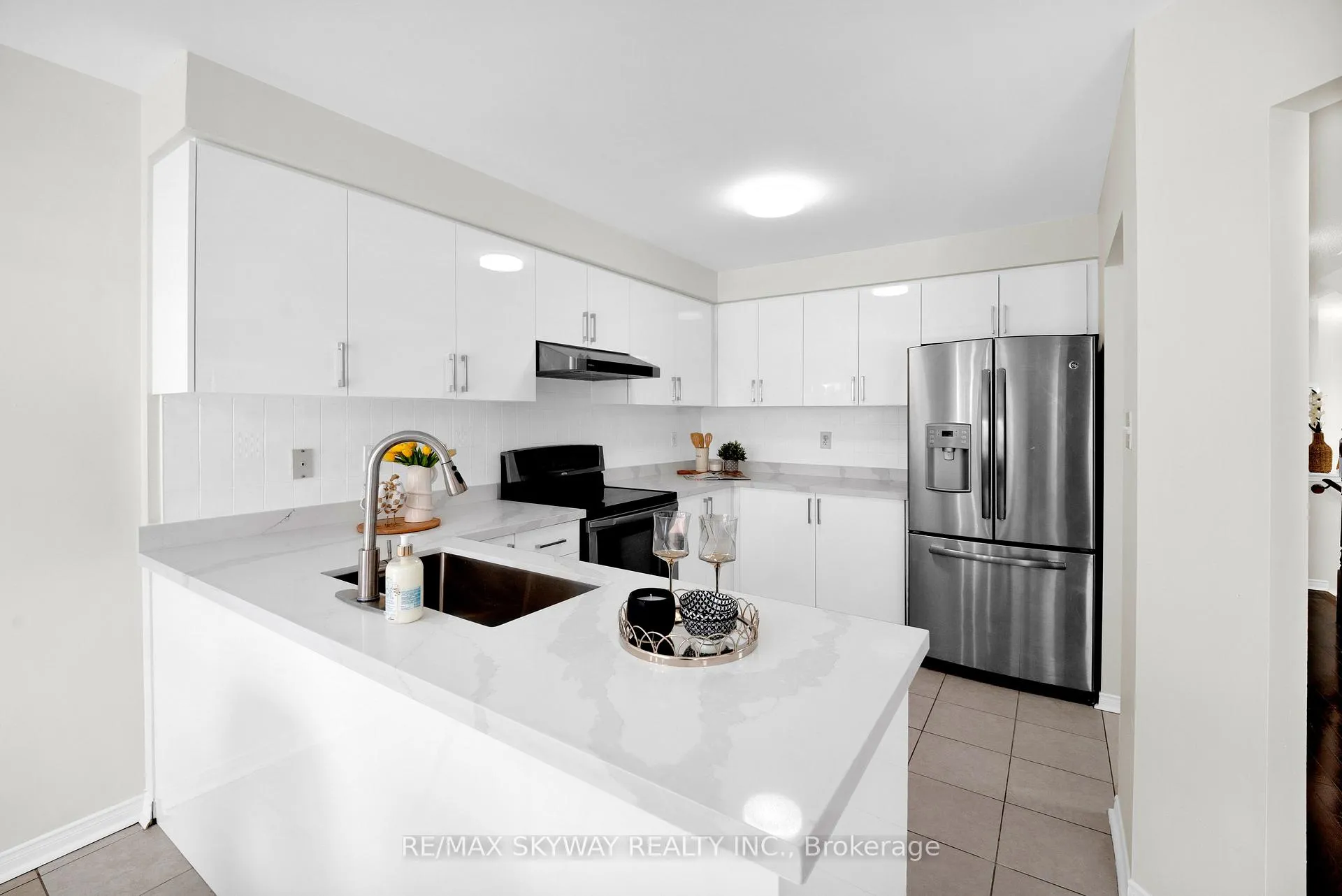 Photo 7 of 108 Bushmill Circle, Brampton, Fletcher's Meadow — HOMEH