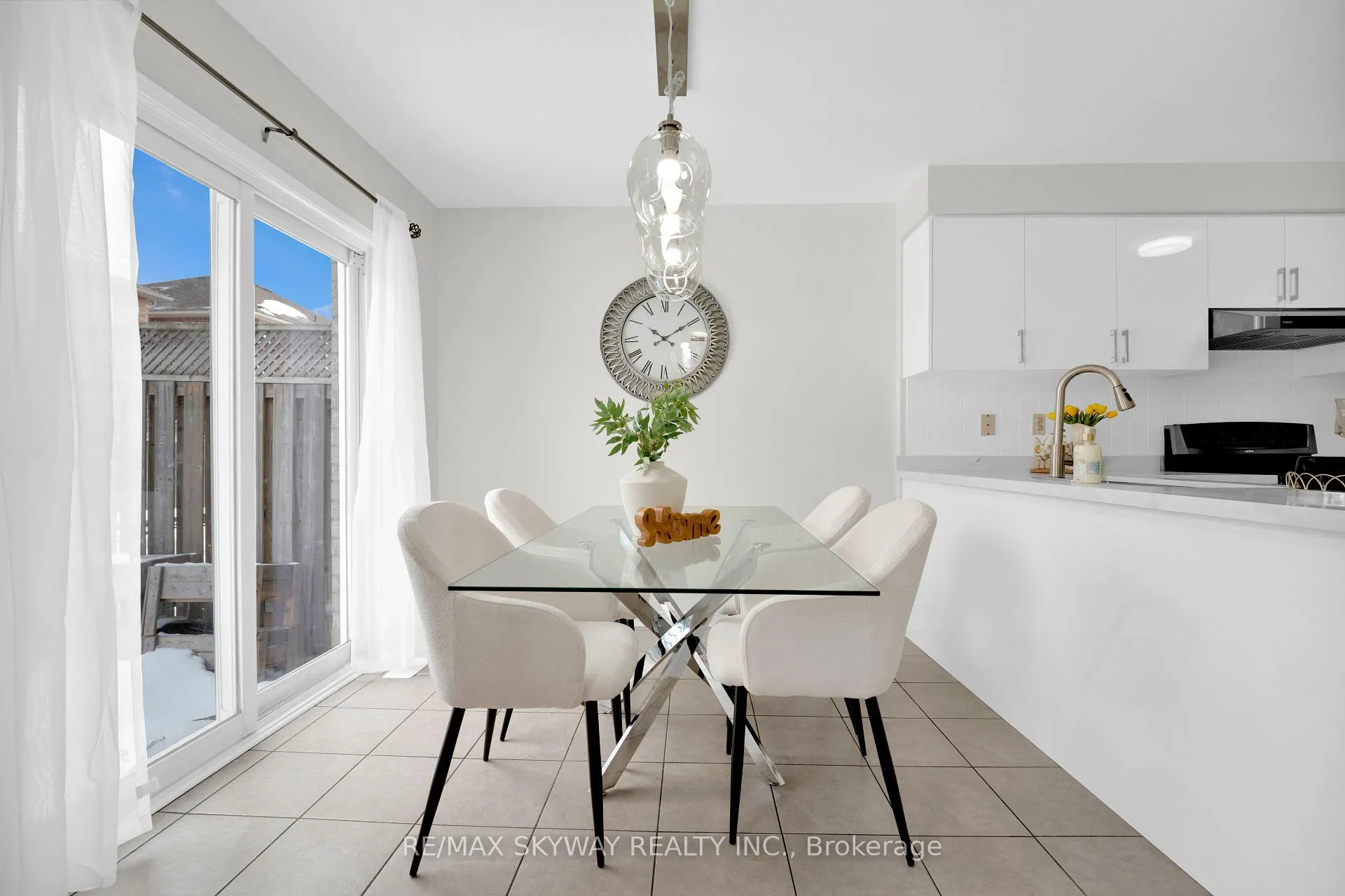 Photo 8 of 108 Bushmill Circle, Brampton, Fletcher's Meadow — HOMEH