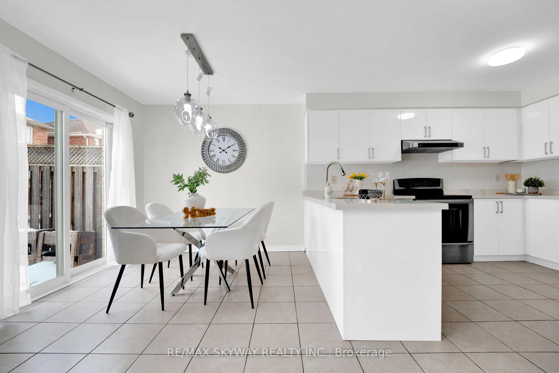 Photo 9 of 108 Bushmill Circle, Brampton, Fletcher's Meadow — HOMEH