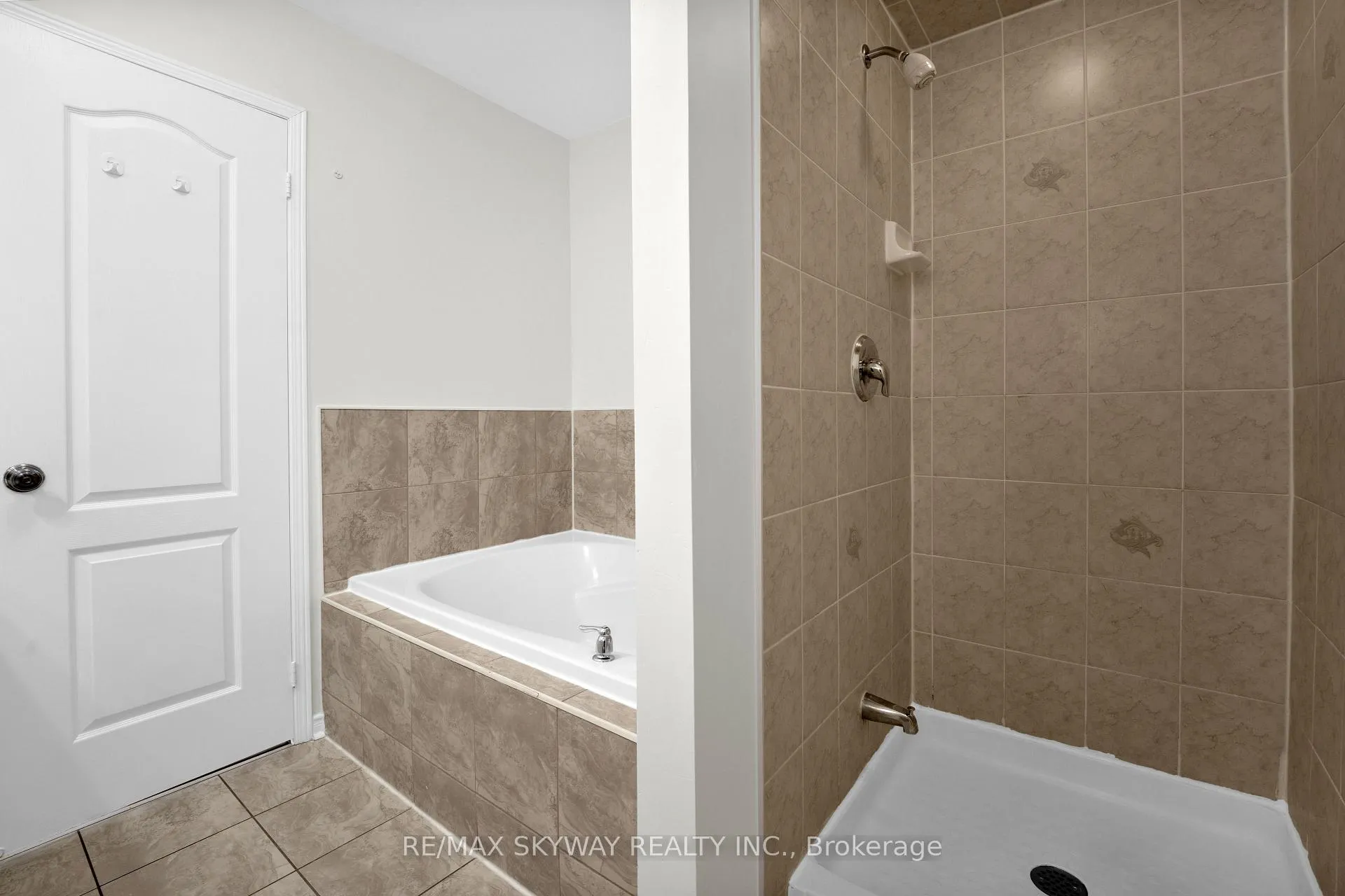 Photo 23 of 108 Bushmill Circle, Brampton, Fletcher's Meadow — HOMEH