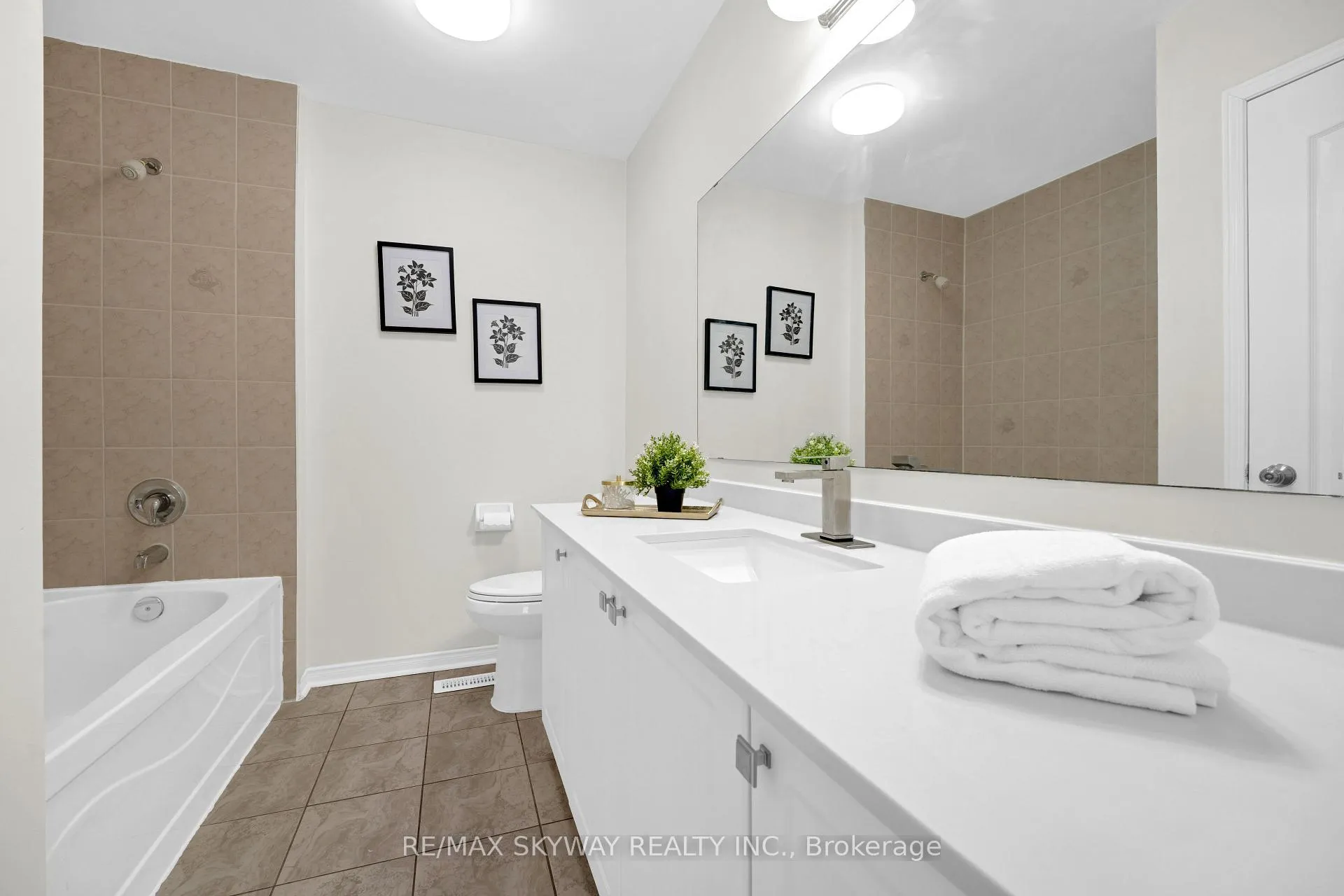 Photo 26 of 108 Bushmill Circle, Brampton, Fletcher's Meadow — HOMEH