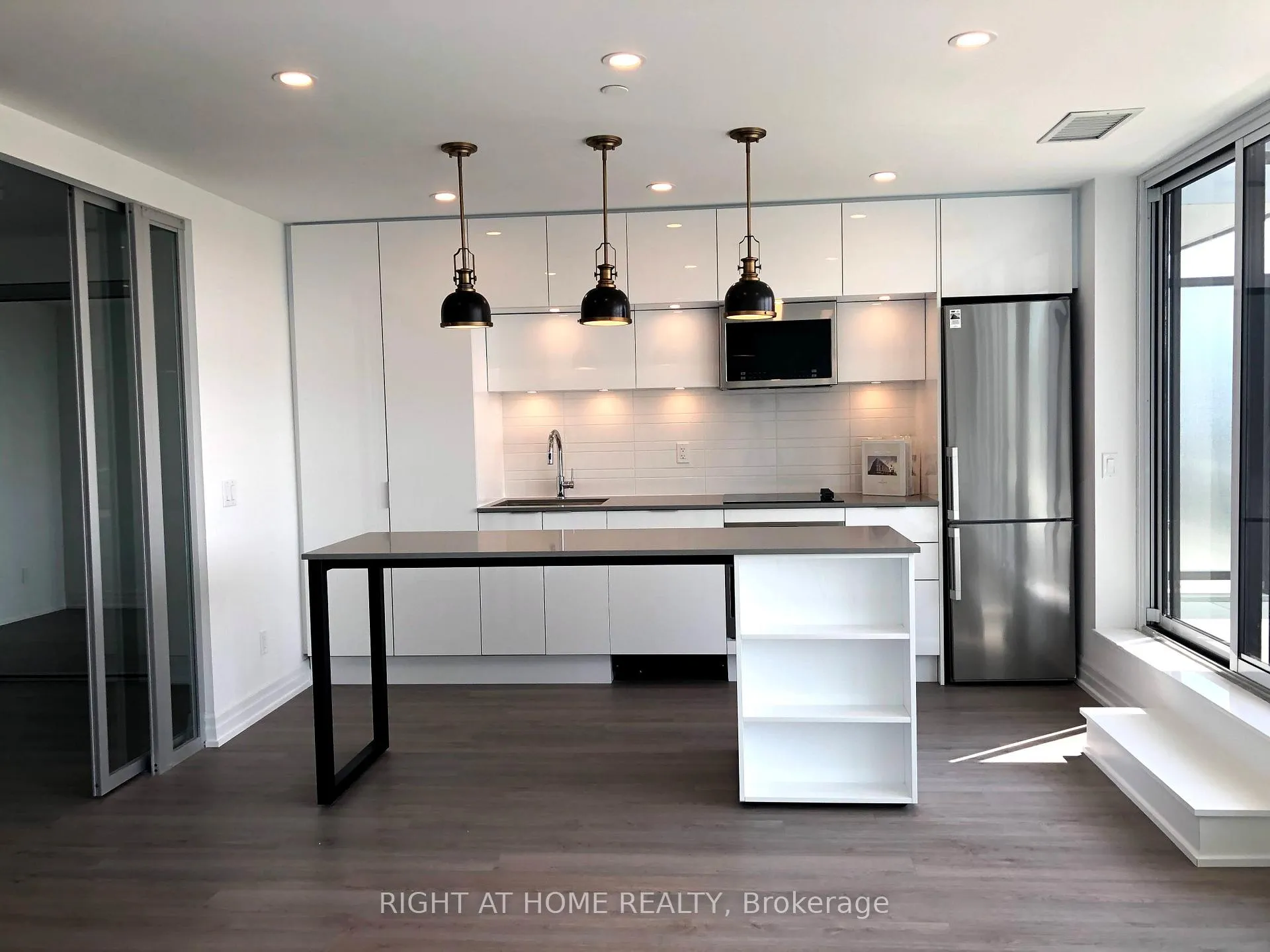 Photo 2 of Unit 714, 1 Belsize Drive, Toronto, Mount Pleasant West — HOMEH