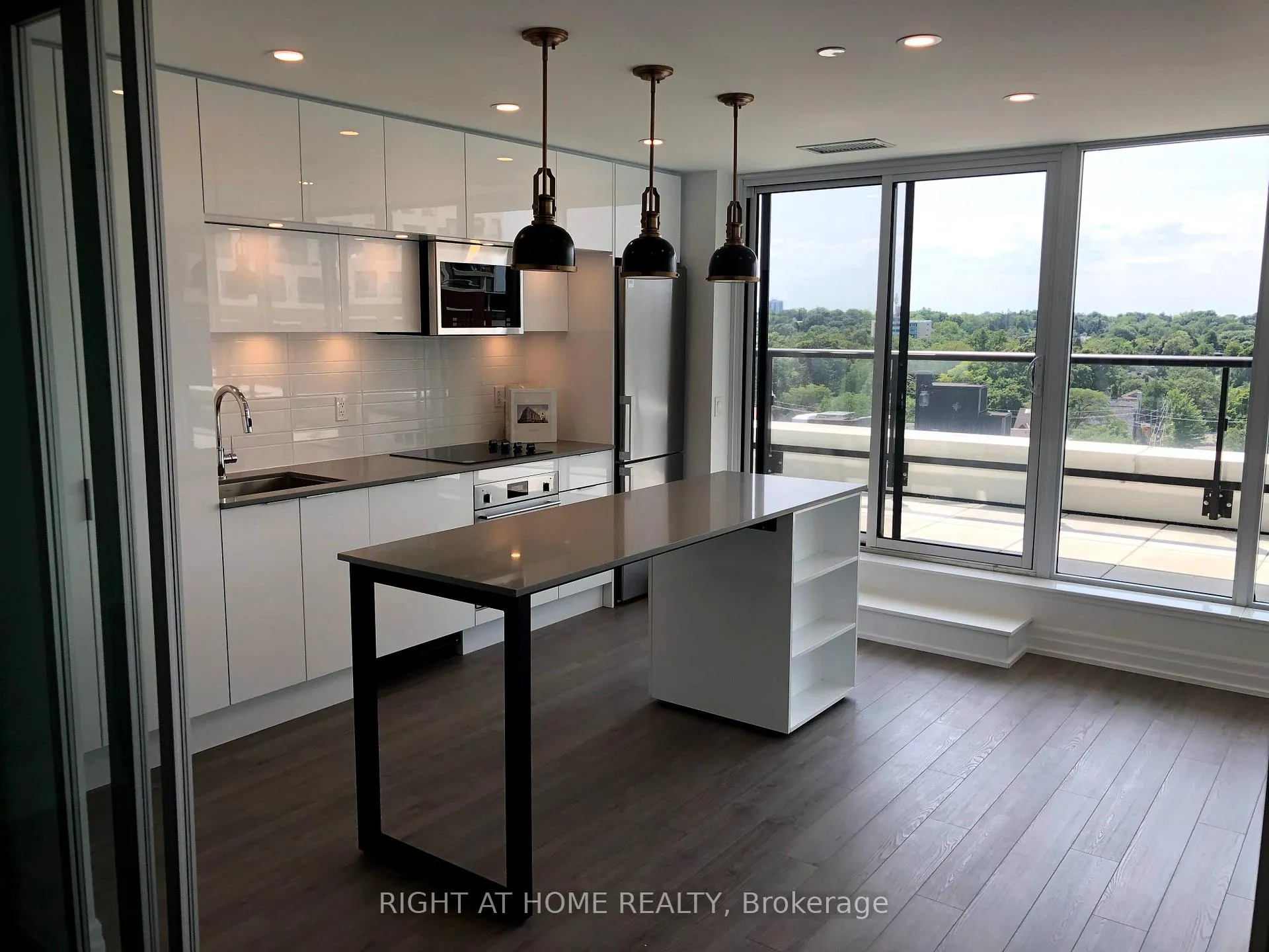 Photo 3 of Unit 714, 1 Belsize Drive, Toronto, Mount Pleasant West — HOMEH
