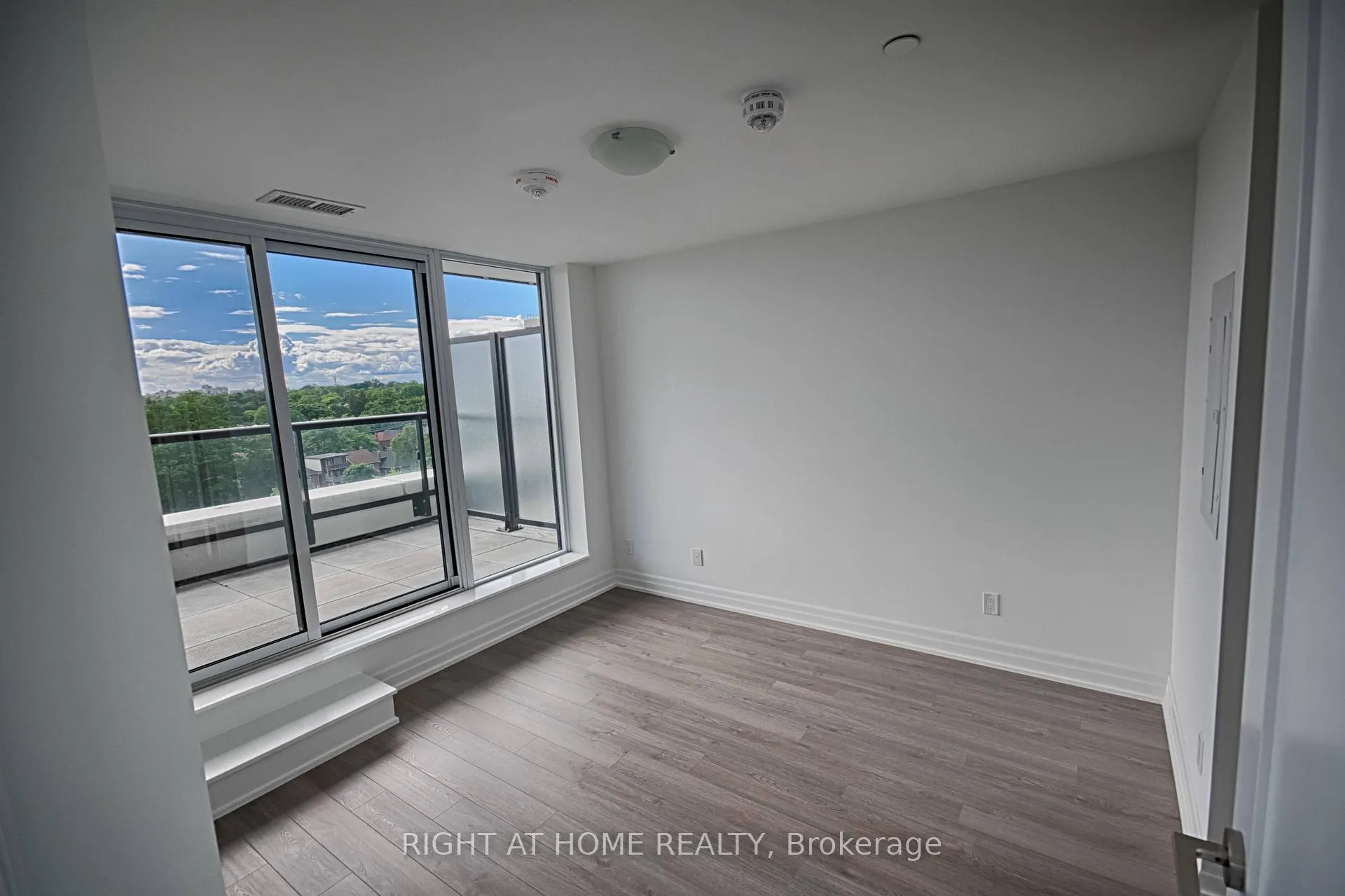 Photo 7 of Unit 714, 1 Belsize Drive, Toronto, Mount Pleasant West — HOMEH