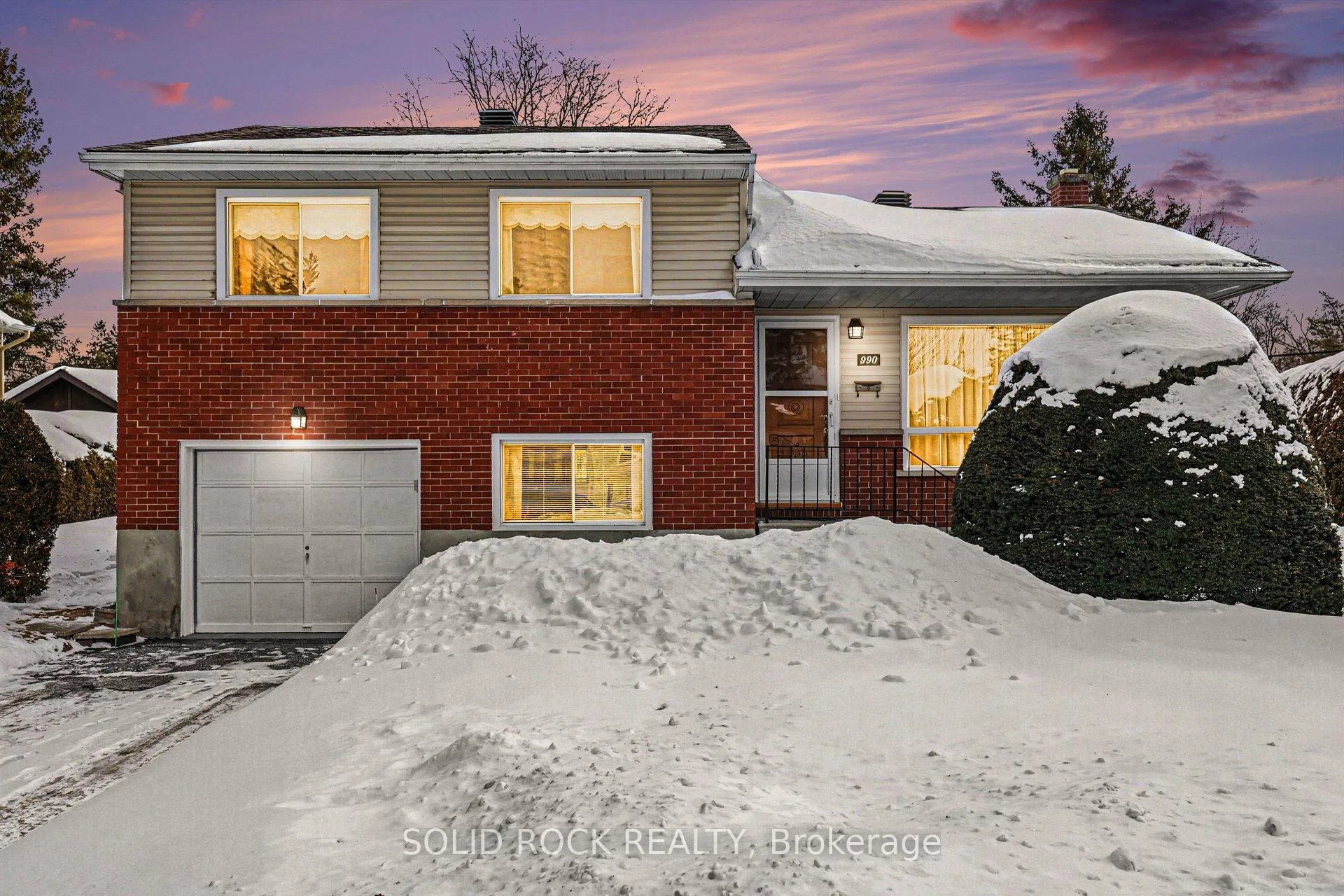 Photo 1 of 990 Harkness Avenue, Ottawa, Riverside Park — HOMEH