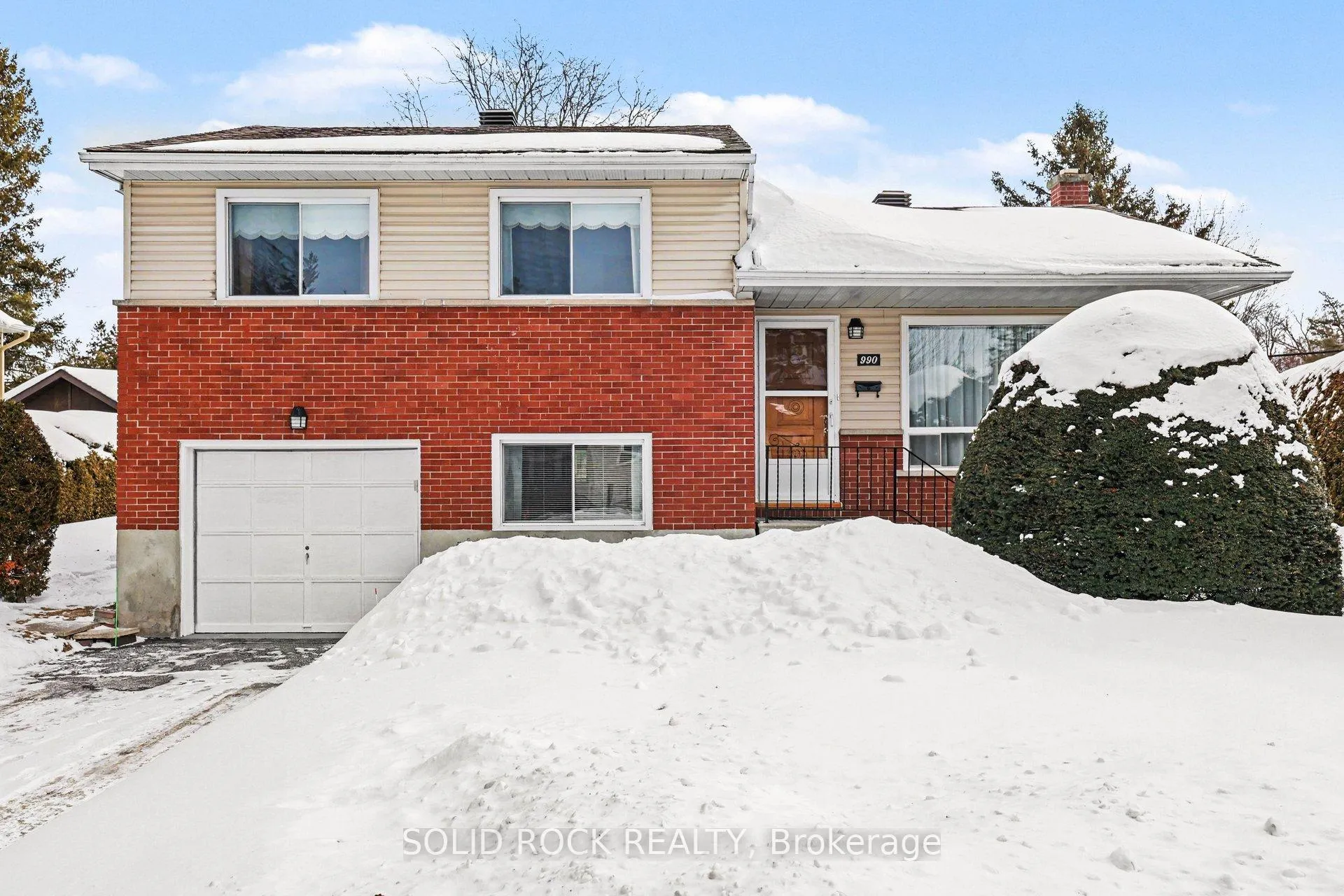 Photo 2 of 990 Harkness Avenue, Ottawa, Riverside Park — HOMEH