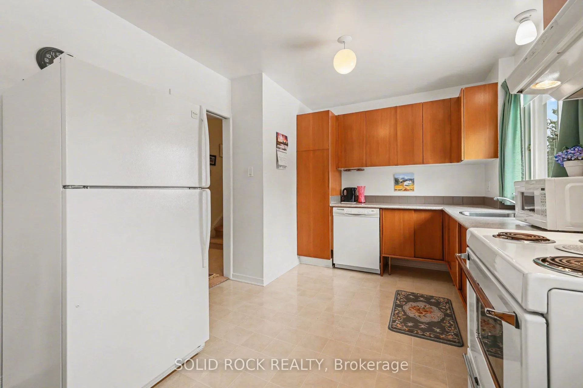 Photo 13 of 990 Harkness Avenue, Ottawa, Riverside Park — HOMEH