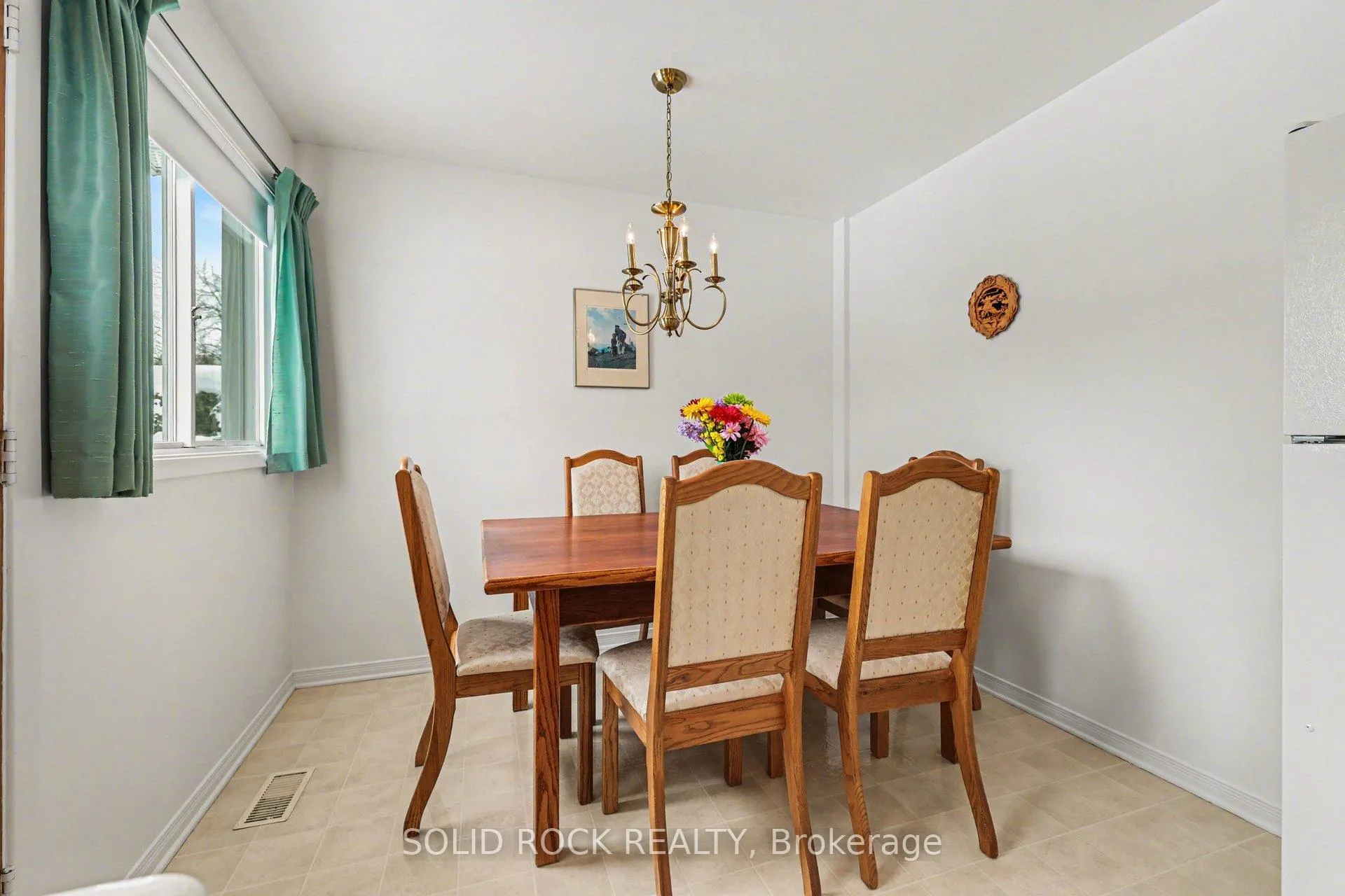 Photo 14 of 990 Harkness Avenue, Ottawa, Riverside Park — HOMEH