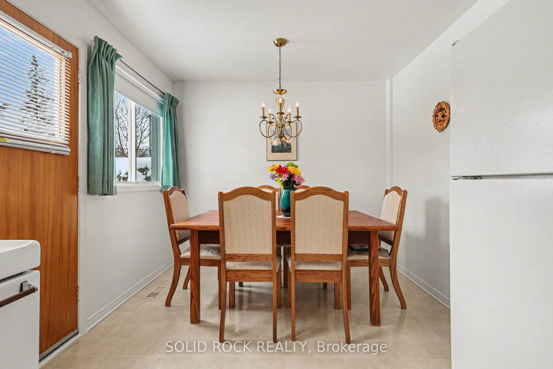 Photo 15 of 990 Harkness Avenue, Ottawa, Riverside Park — HOMEH