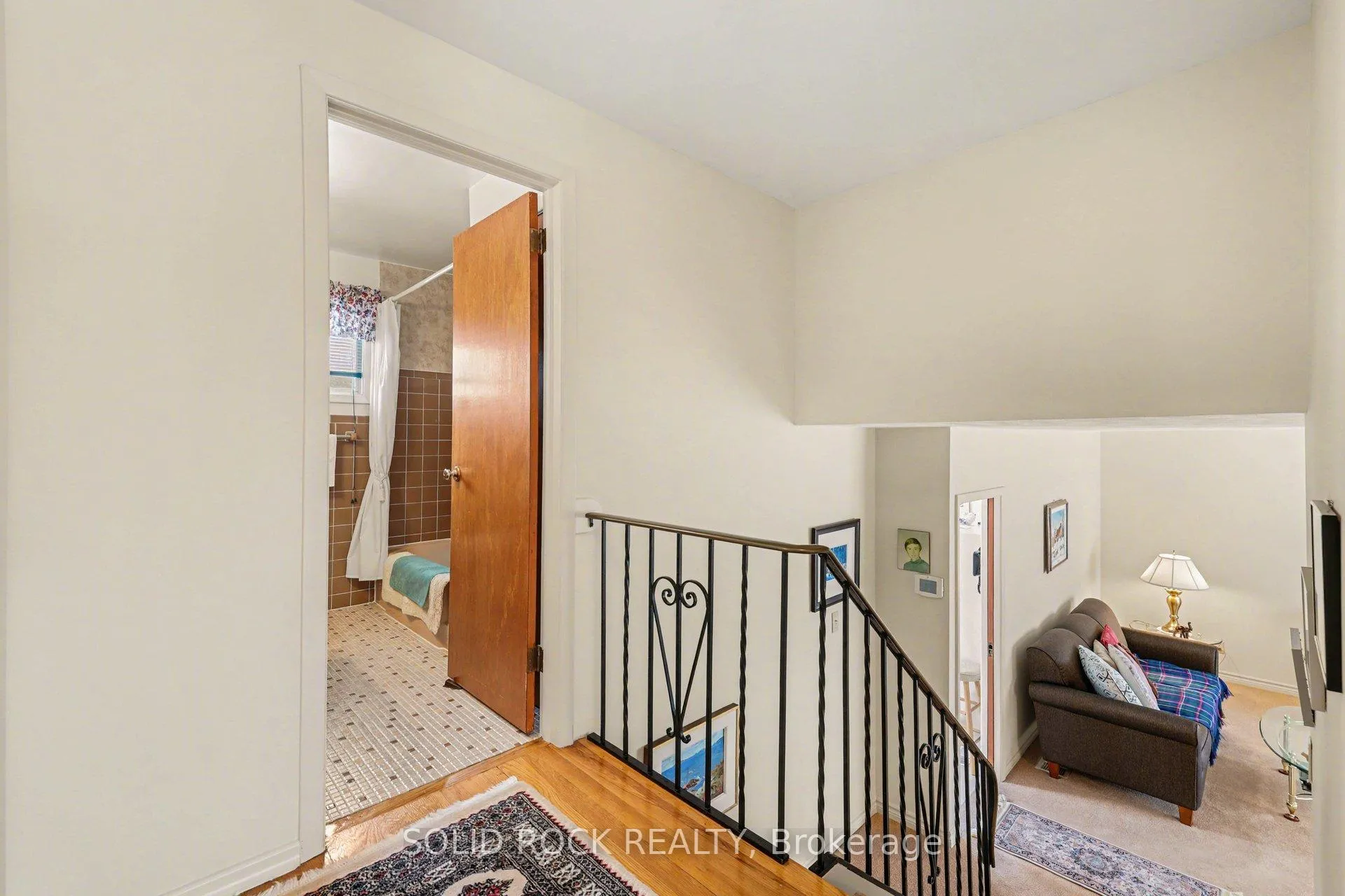 Photo 17 of 990 Harkness Avenue, Ottawa, Riverside Park — HOMEH