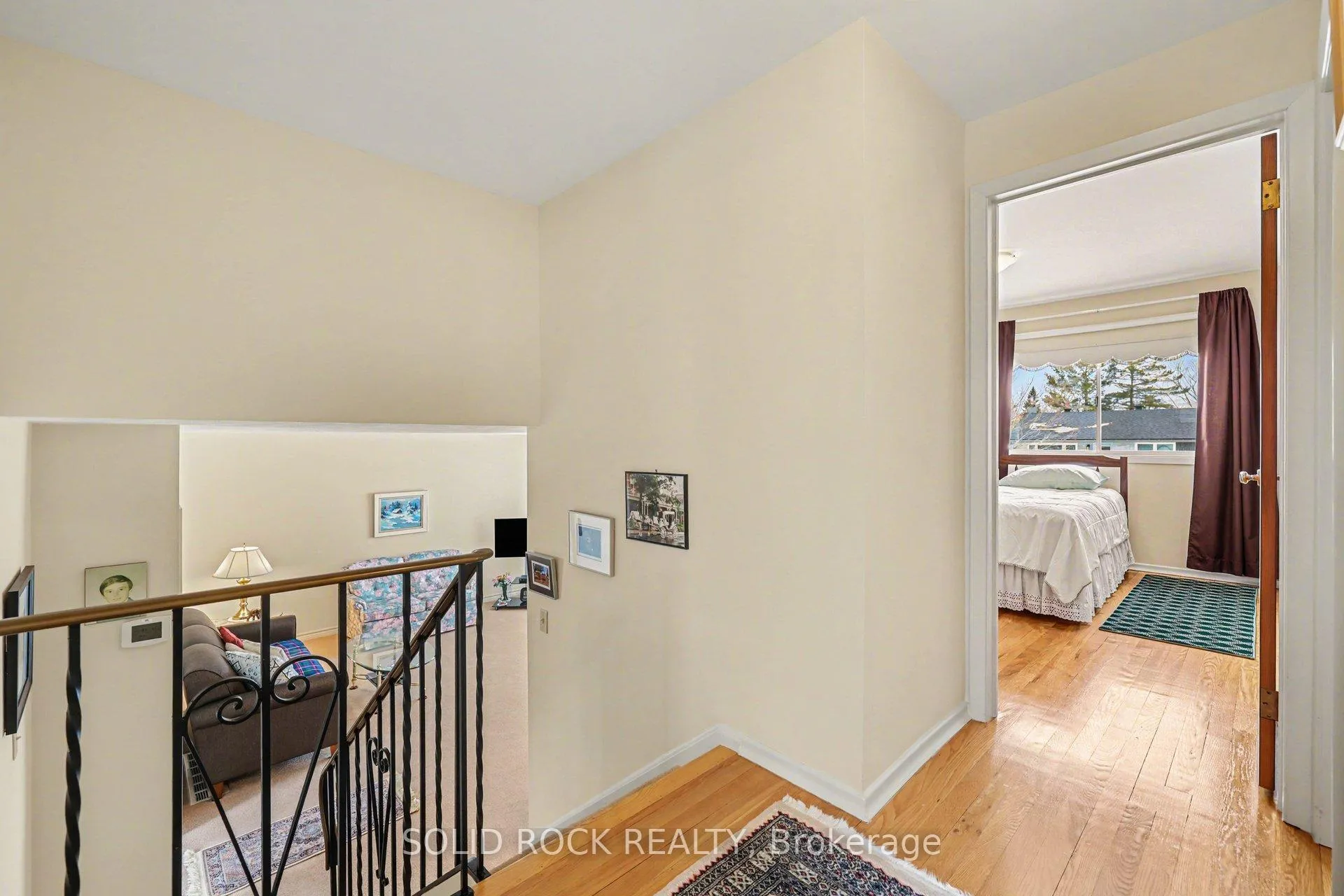Photo 18 of 990 Harkness Avenue, Ottawa, Riverside Park — HOMEH