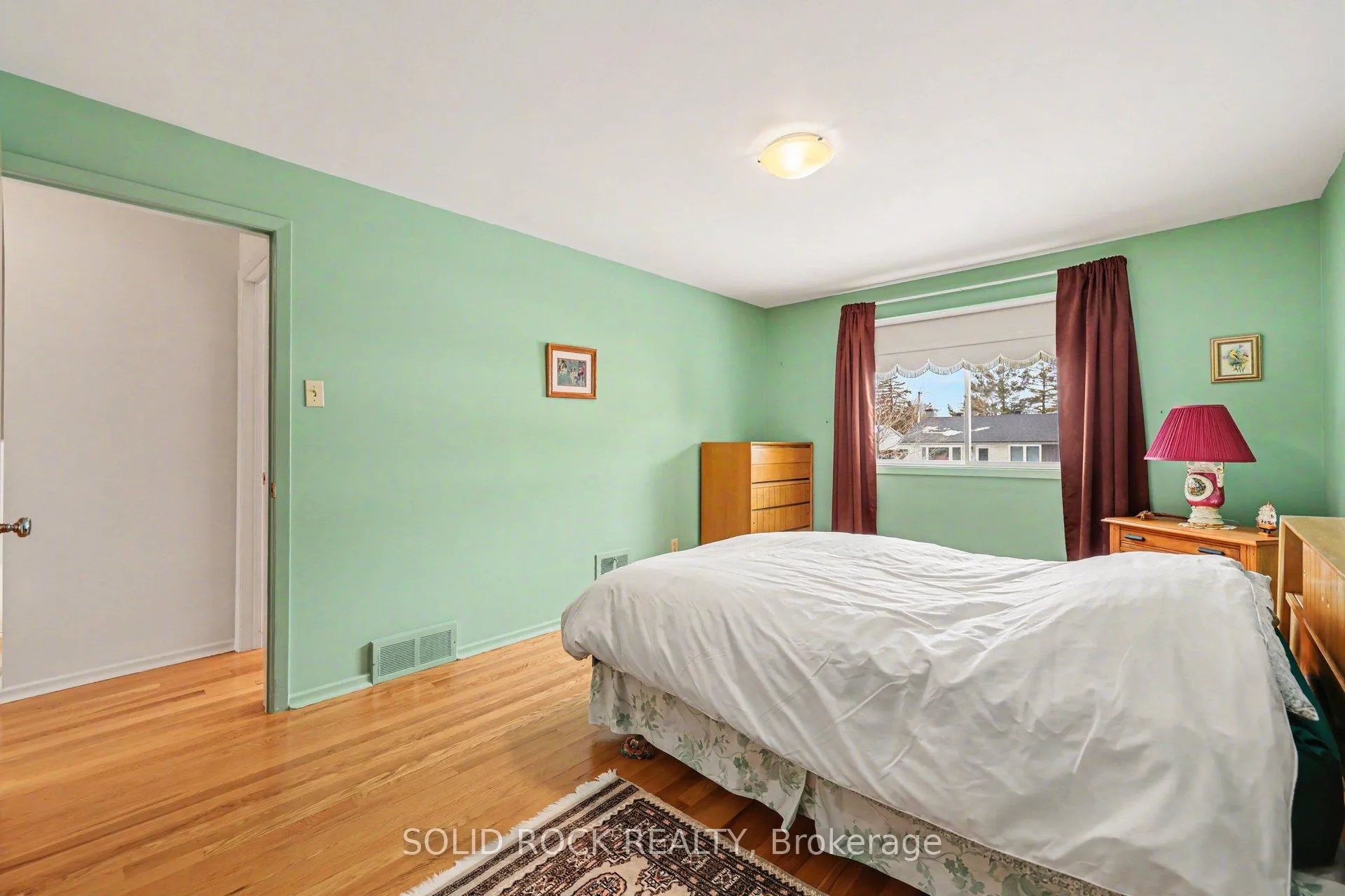 Photo 22 of 990 Harkness Avenue, Ottawa, Riverside Park — HOMEH