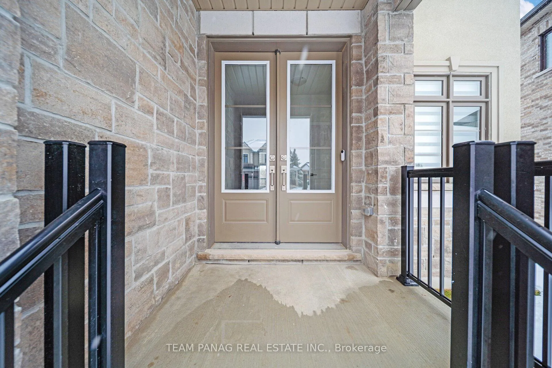 Photo 2 of 20 Altamira Road, Brampton, Vales of Castlemore — HOMEH