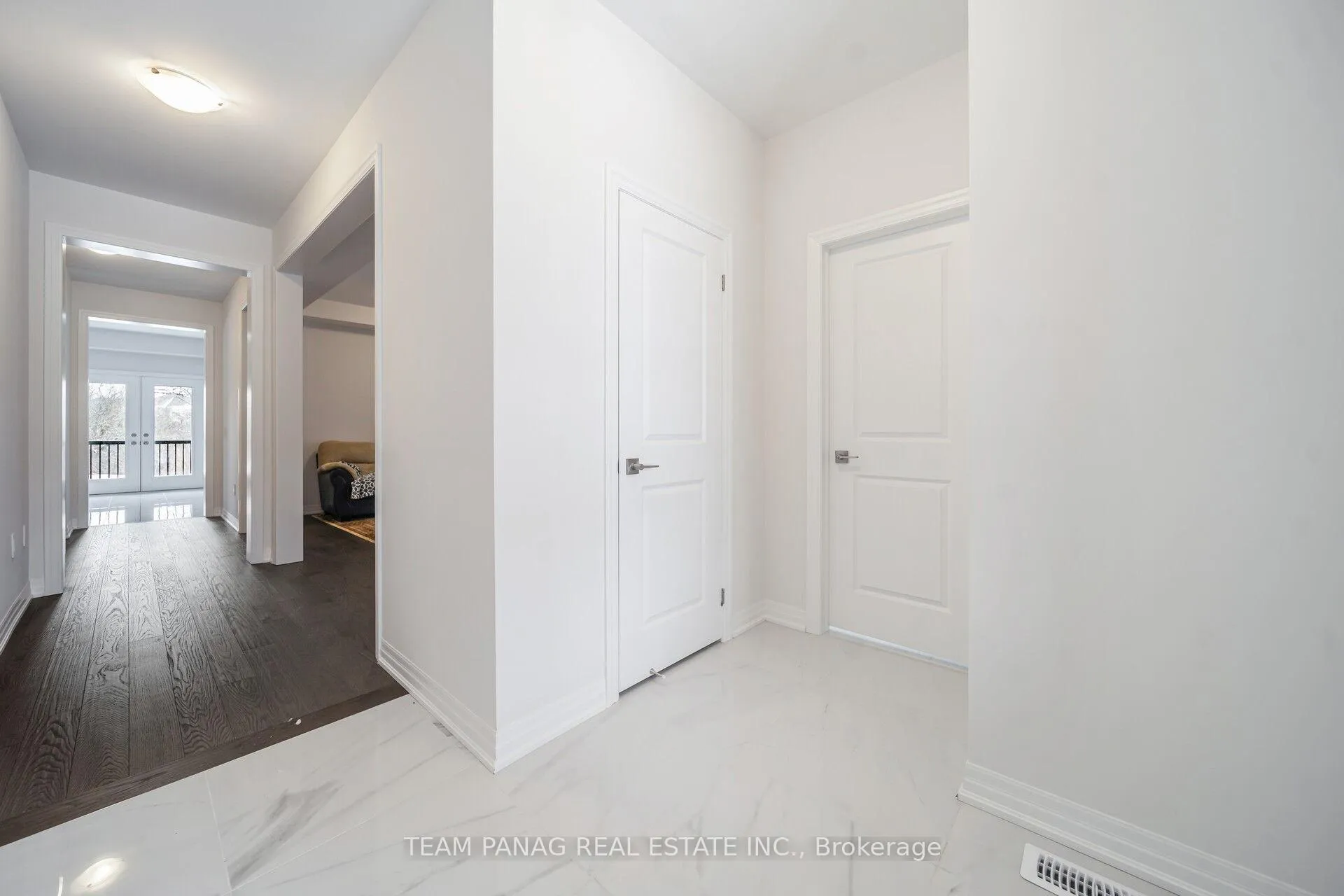 Photo 4 of 20 Altamira Road, Brampton, Vales of Castlemore — HOMEH