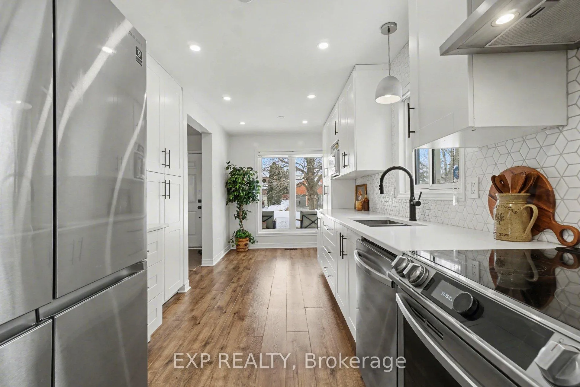 Photo 15 of 710 Princess Louise Drive, Ottawa, Fallingbrook/Ridgemount — HOMEH