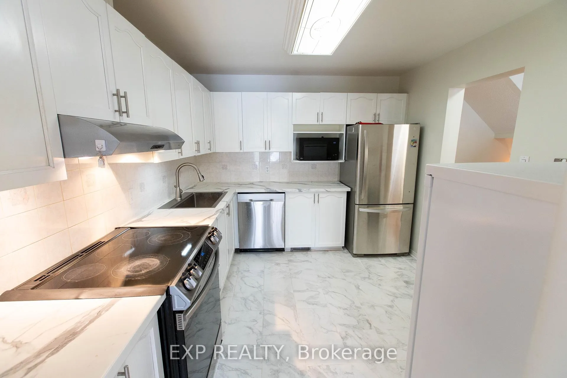 Photo 8 of 54 Sheppard's Glen Avenue, Ottawa, Kanata - Emerald Meadows/Trailwest — HOMEH
