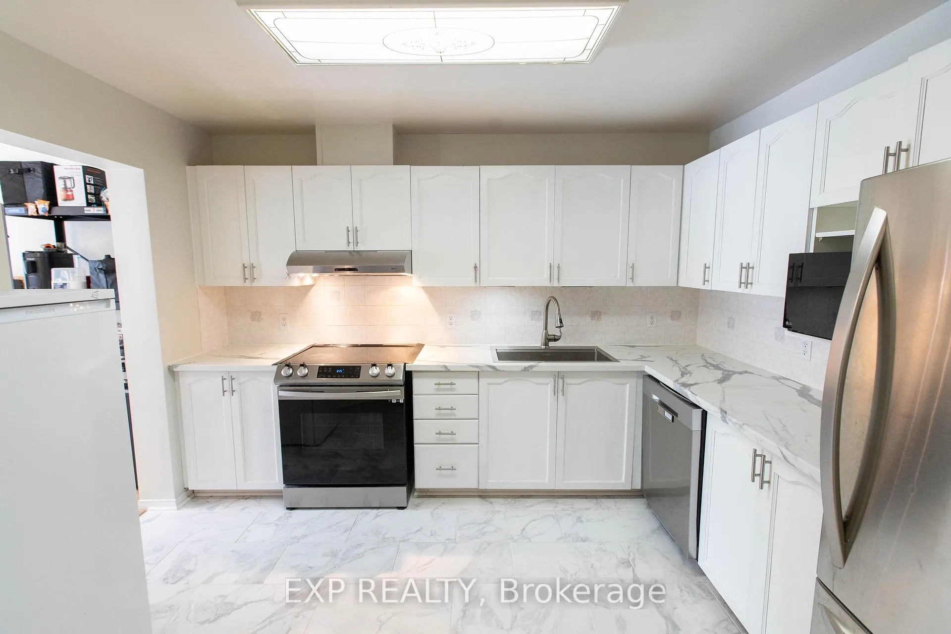 Photo 9 of 54 Sheppard's Glen Avenue, Ottawa, Kanata - Emerald Meadows/Trailwest — HOMEH