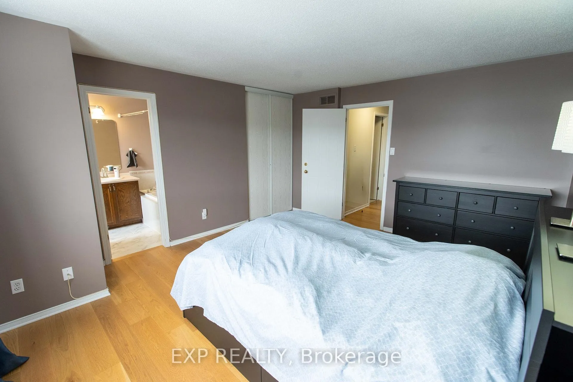 Photo 14 of 54 Sheppard's Glen Avenue, Ottawa, Kanata - Emerald Meadows/Trailwest — HOMEH