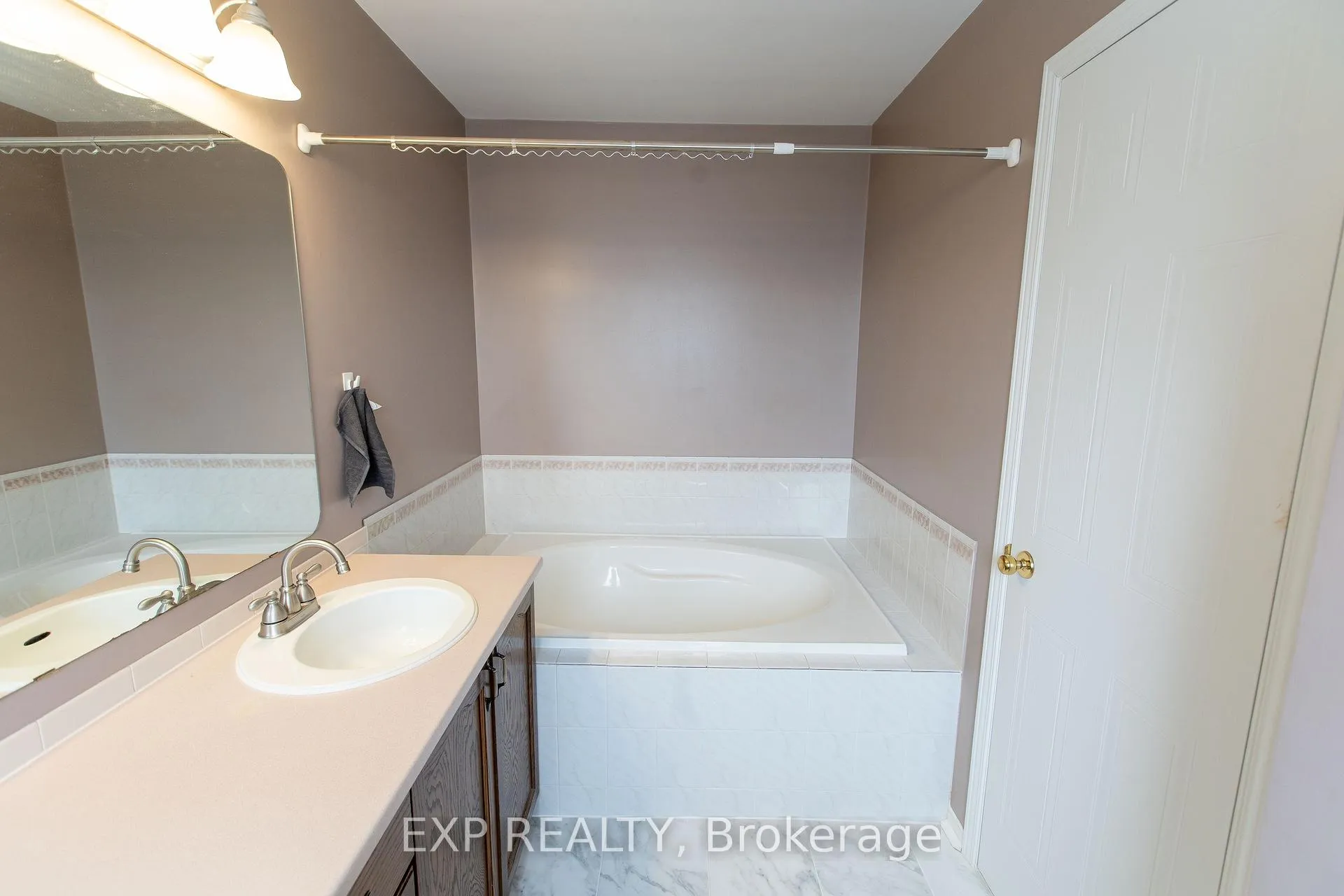 Photo 16 of 54 Sheppard's Glen Avenue, Ottawa, Kanata - Emerald Meadows/Trailwest — HOMEH