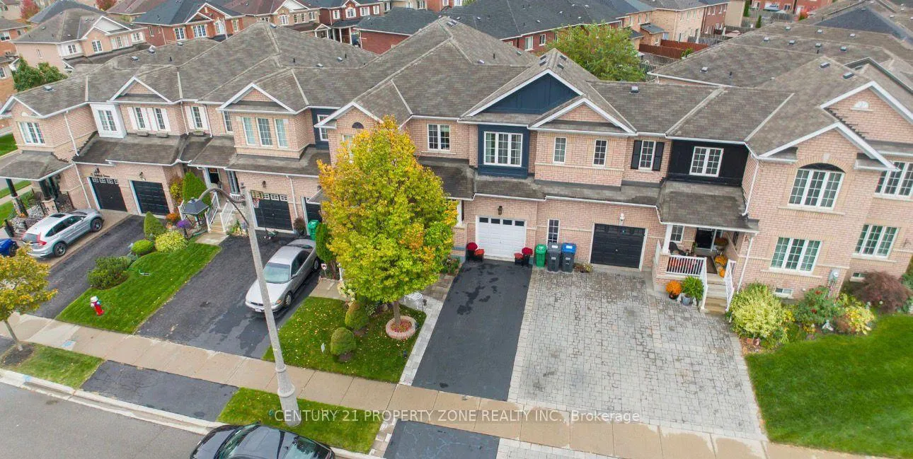 Photo 4 of 83 Spicebush Terrace, Brampton, Credit Valley — HOMEH