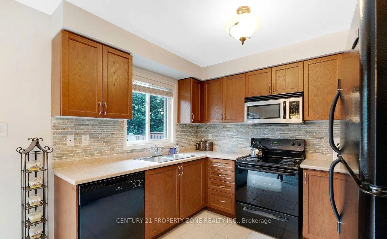 Photo 17 of 83 Spicebush Terrace, Brampton, Credit Valley — HOMEH