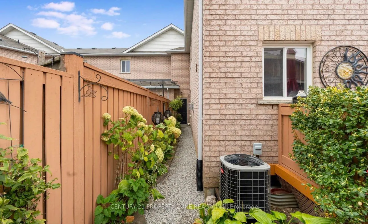Photo 34 of 83 Spicebush Terrace, Brampton, Credit Valley — HOMEH