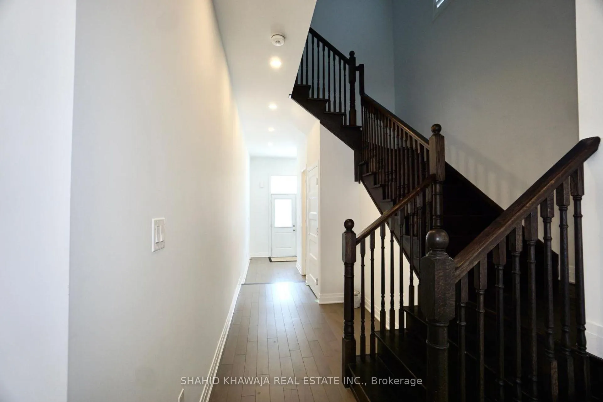 Photo 12 of Unit Upper, 470 Violet Gate, Milton, Walker — HOMEH