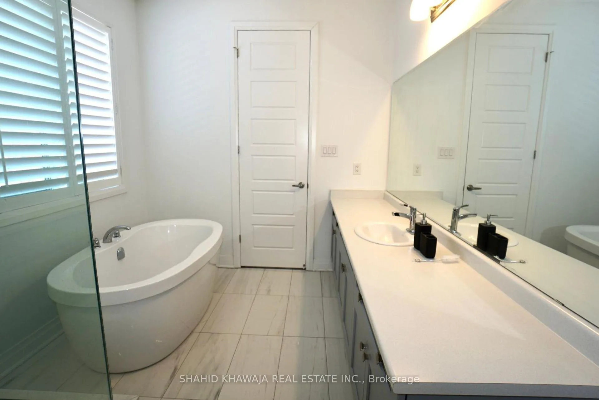 Photo 16 of Unit Upper, 470 Violet Gate, Milton, Walker — HOMEH