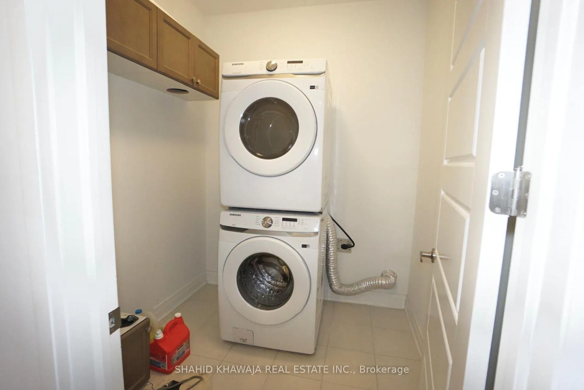 Photo 23 of Unit Upper, 470 Violet Gate, Milton, Walker — HOMEH