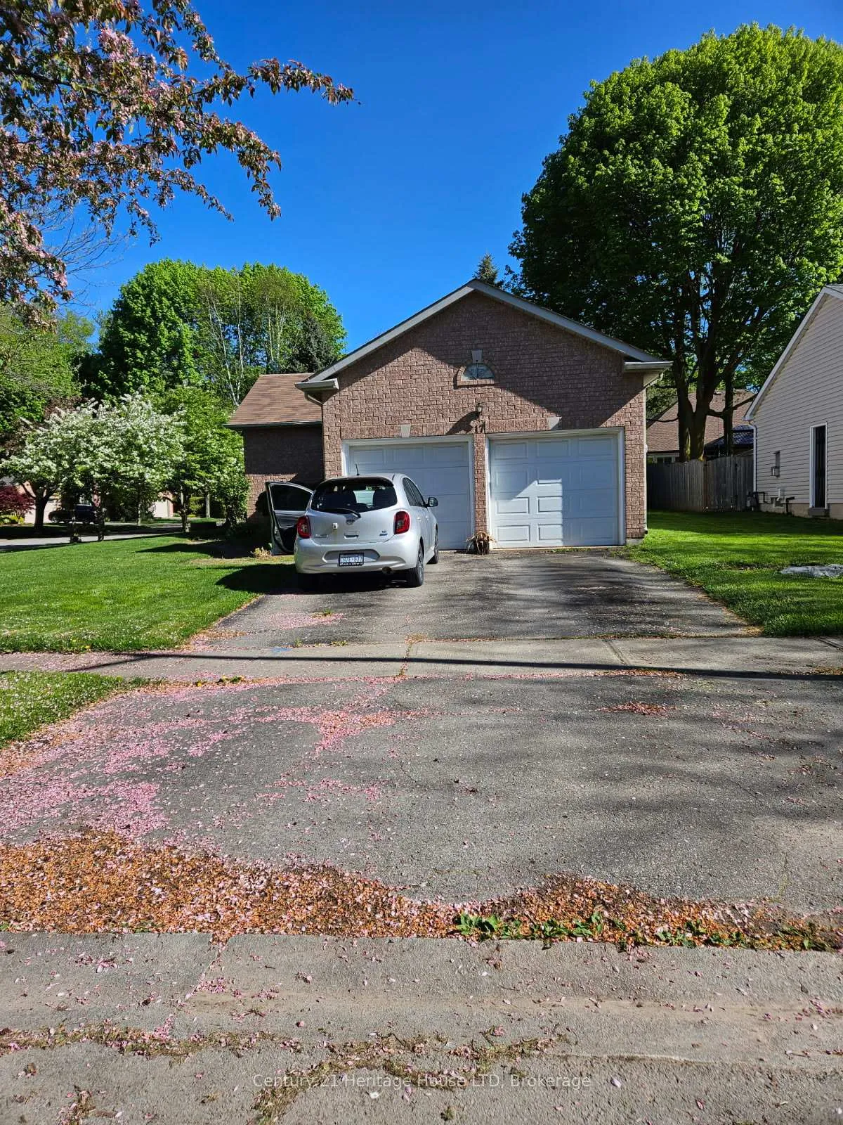 Photo 1 of 17 Meadowbrook Lane, Pelham, Fonthill — HOMEH